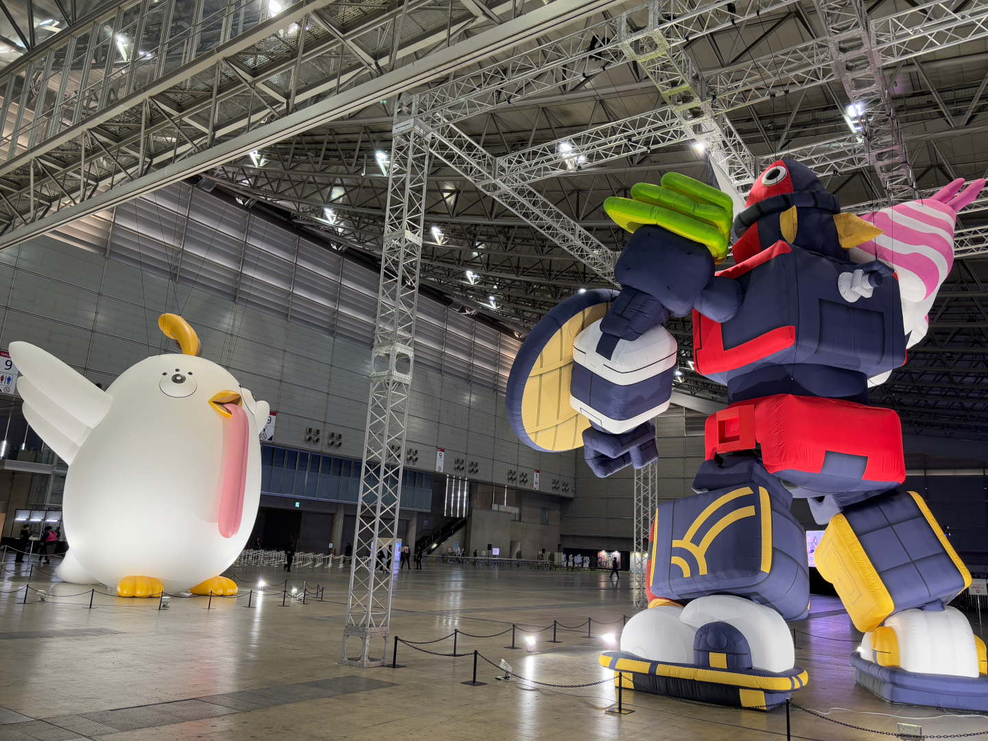 カイテンジャーとペロロジラのバルーン