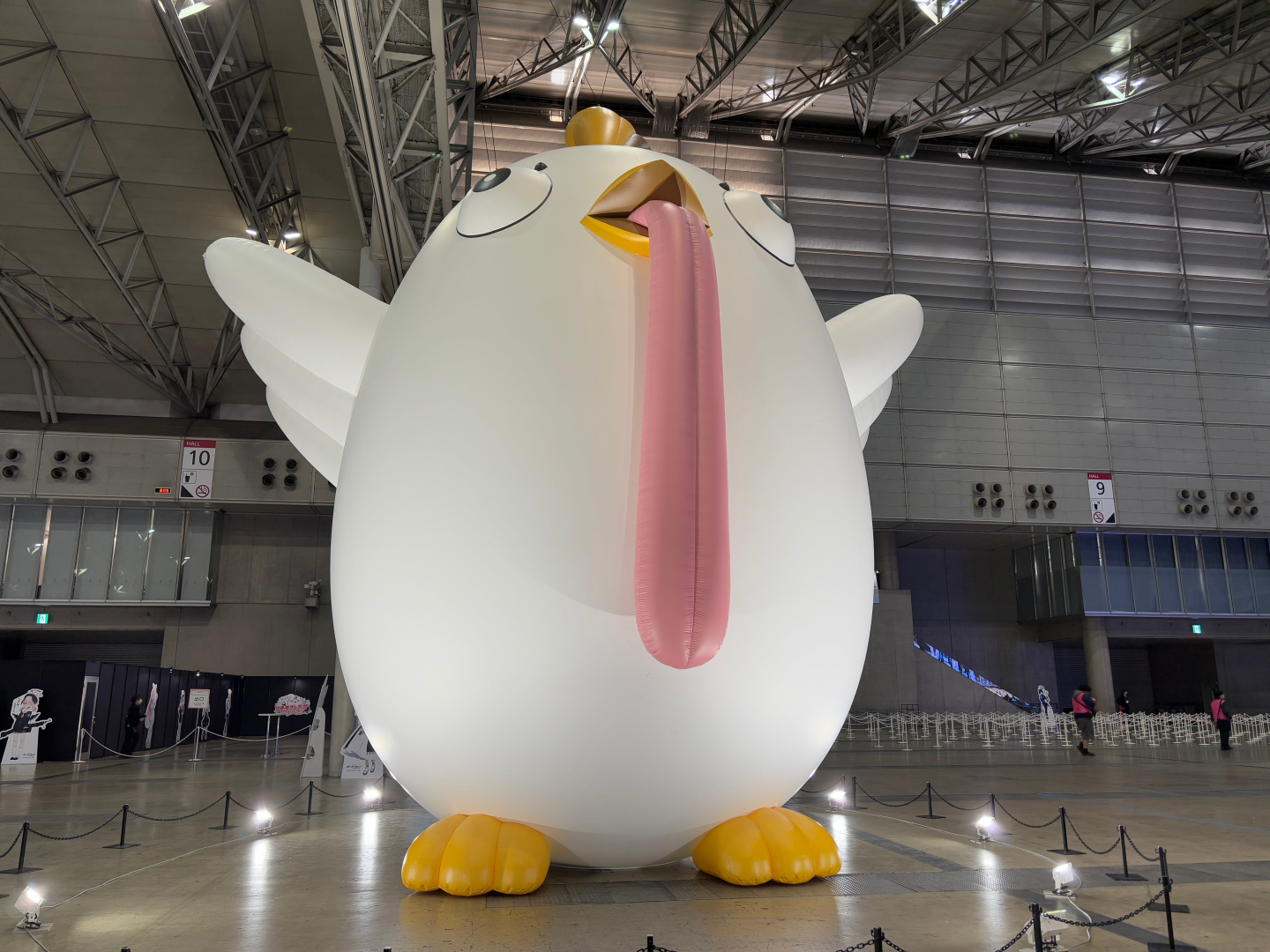 見上げるとこのようなサイズ感でかなりデカい！