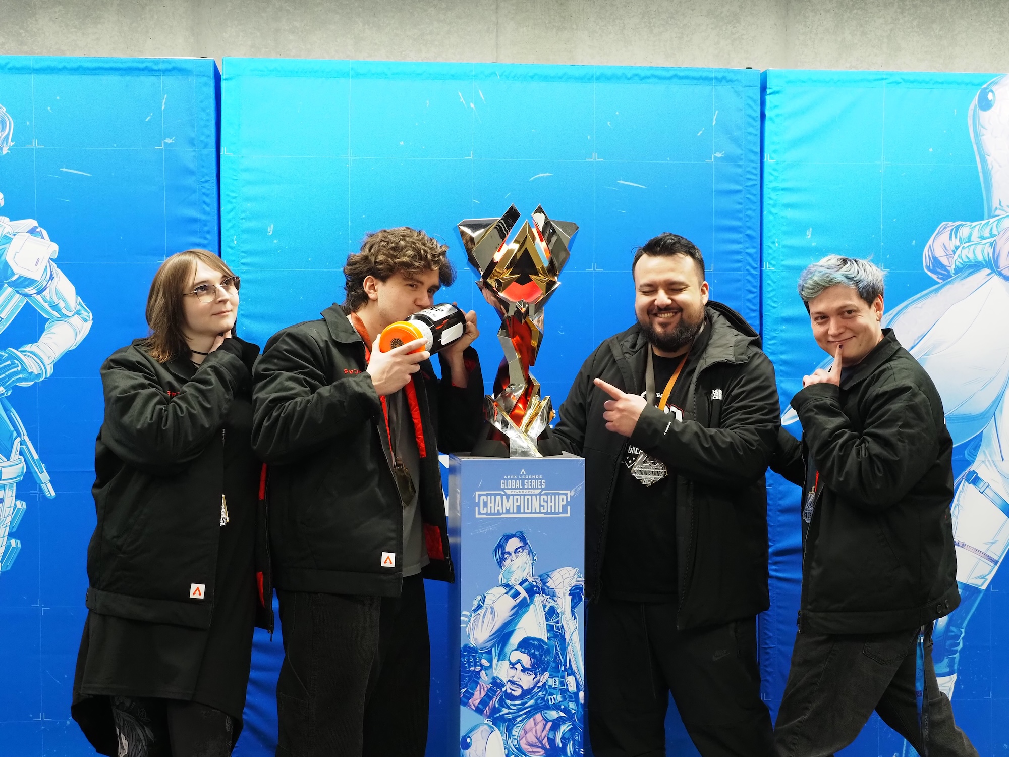 撮影中もいろいろなポーズをしてくれた「Oblivion」のメンバー