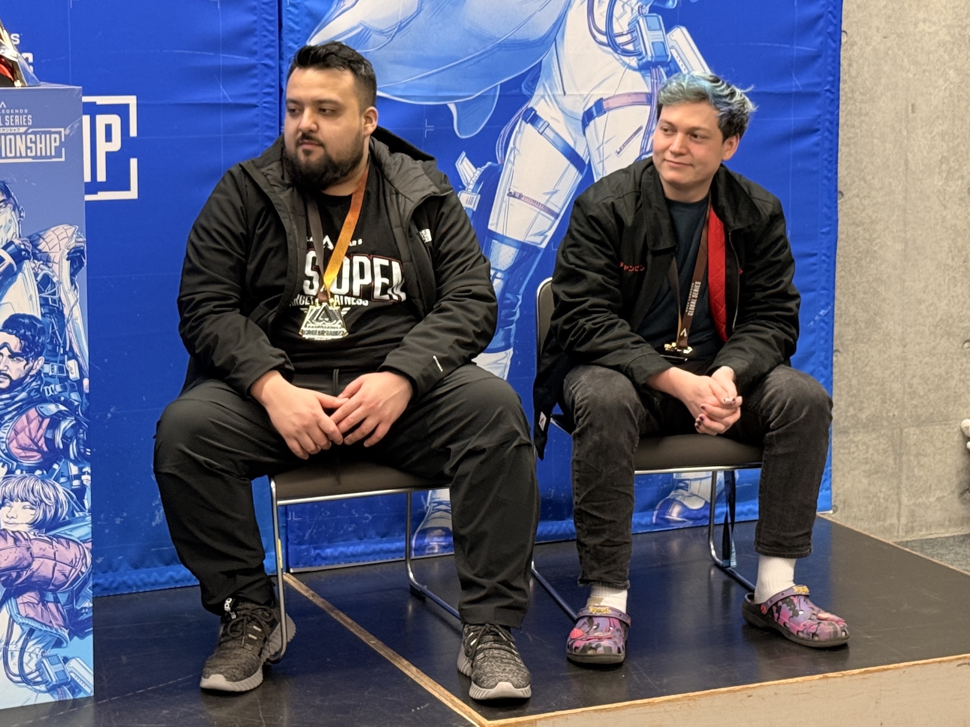 FunFPS選手（左）とMonsoon選手（右）