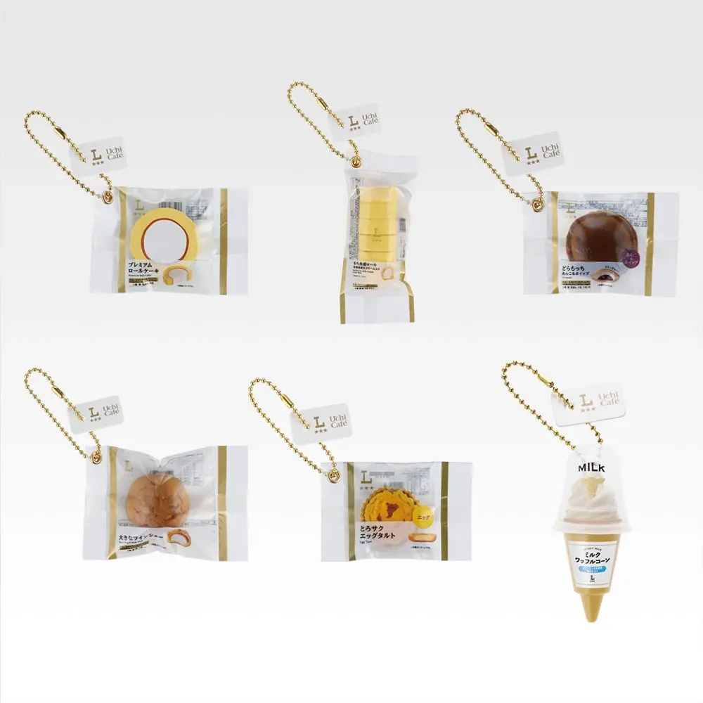 ウチカフェスイーツのミニチャーム。パッケージ入りの仕様で、中身のスイーツは精巧に再現されている