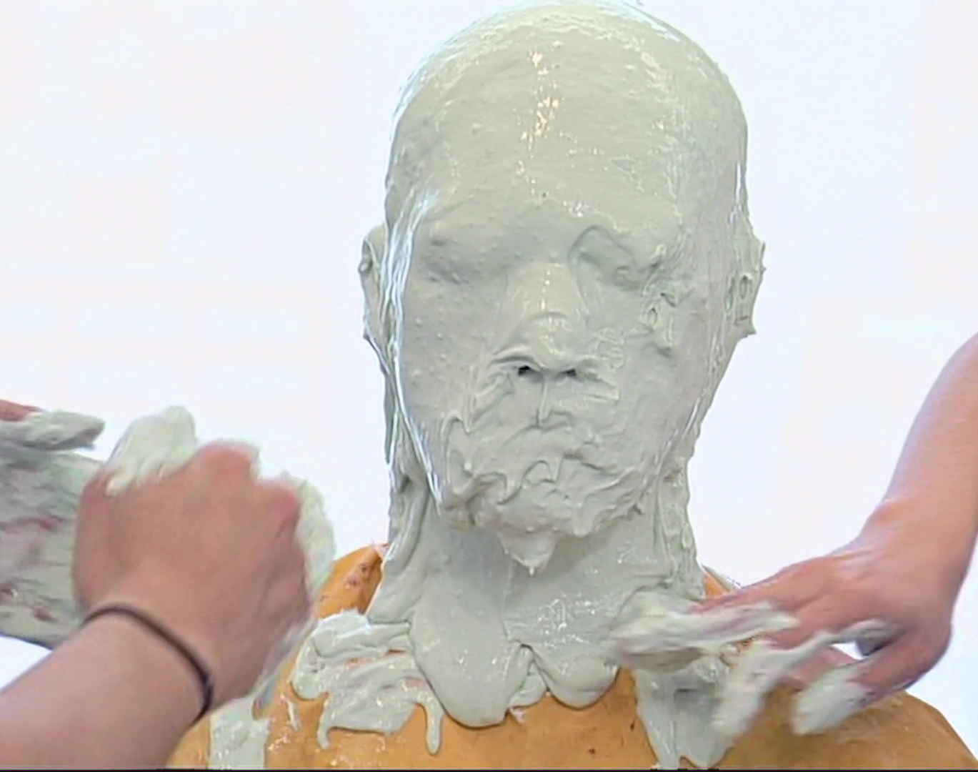 特殊なシリコンで型を取り、主人公・明智左馬介の3Dモデルを作っていく