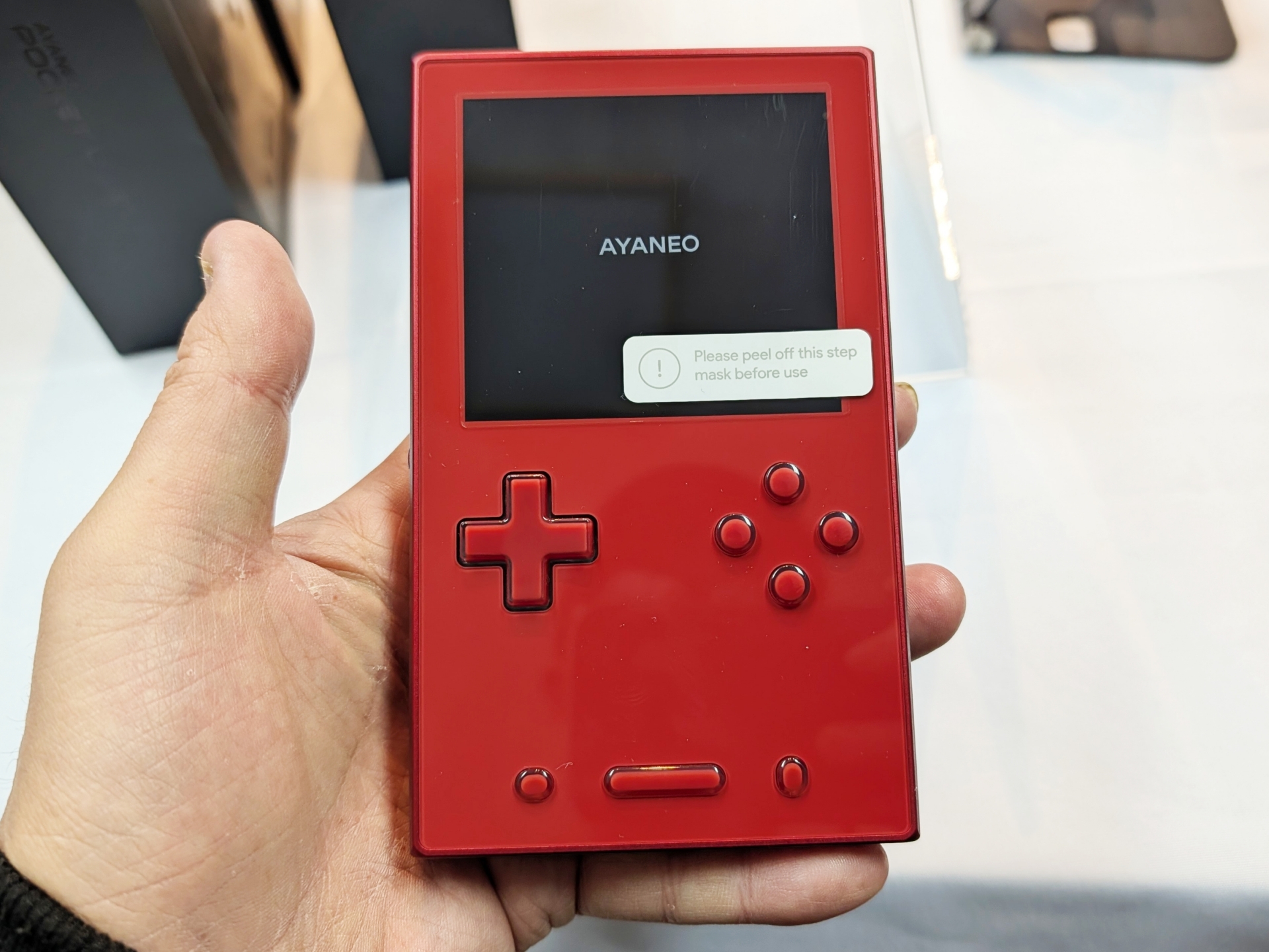 2月発売予定となる「AYANEO POCKET VERT」