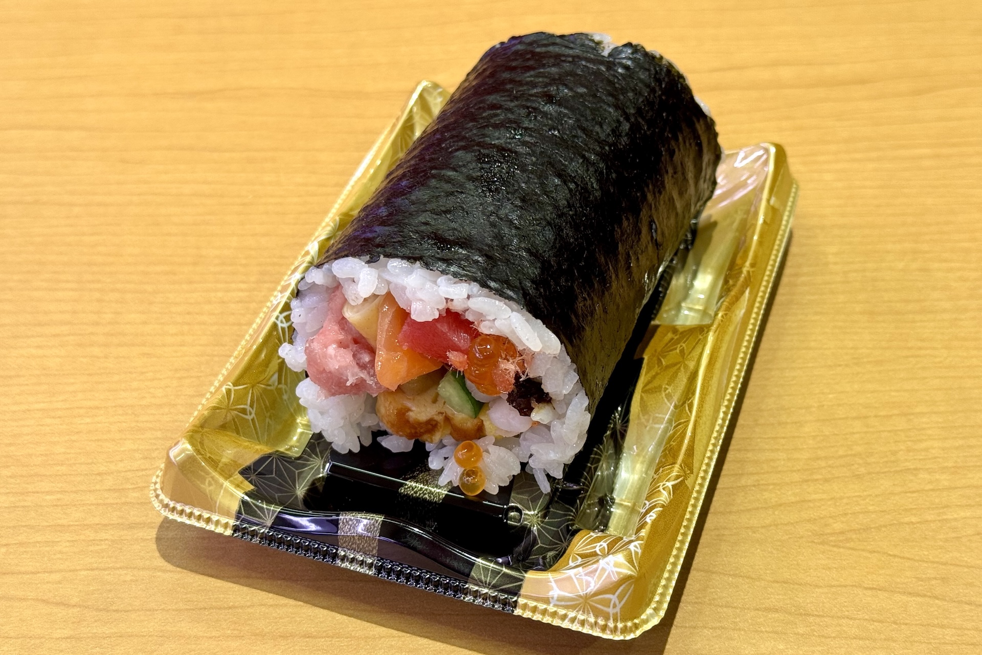 「海鮮上太巻」 価格：980円 予約期間：1月9日〜 販売日：2月3日 長さ：ハーフサイズ 約9.5㎝