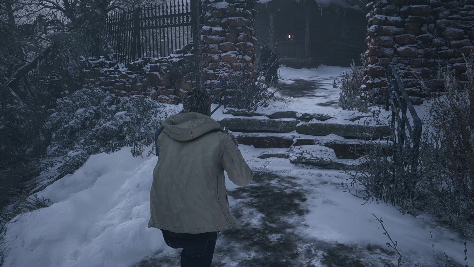 ユーザーの要望に応えて「バイオハザード ヴィレッジ」のDLCから三人称視点でプレイが可能になり、イーサンの姿も確認できるようになった。画面はPC版「バイオハザード ヴィレッジ」