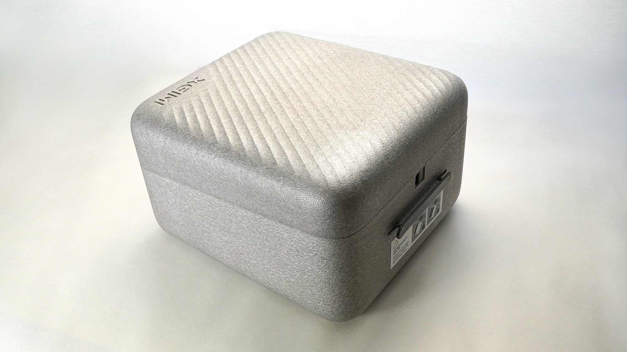 箱の中に入っている保管ケース