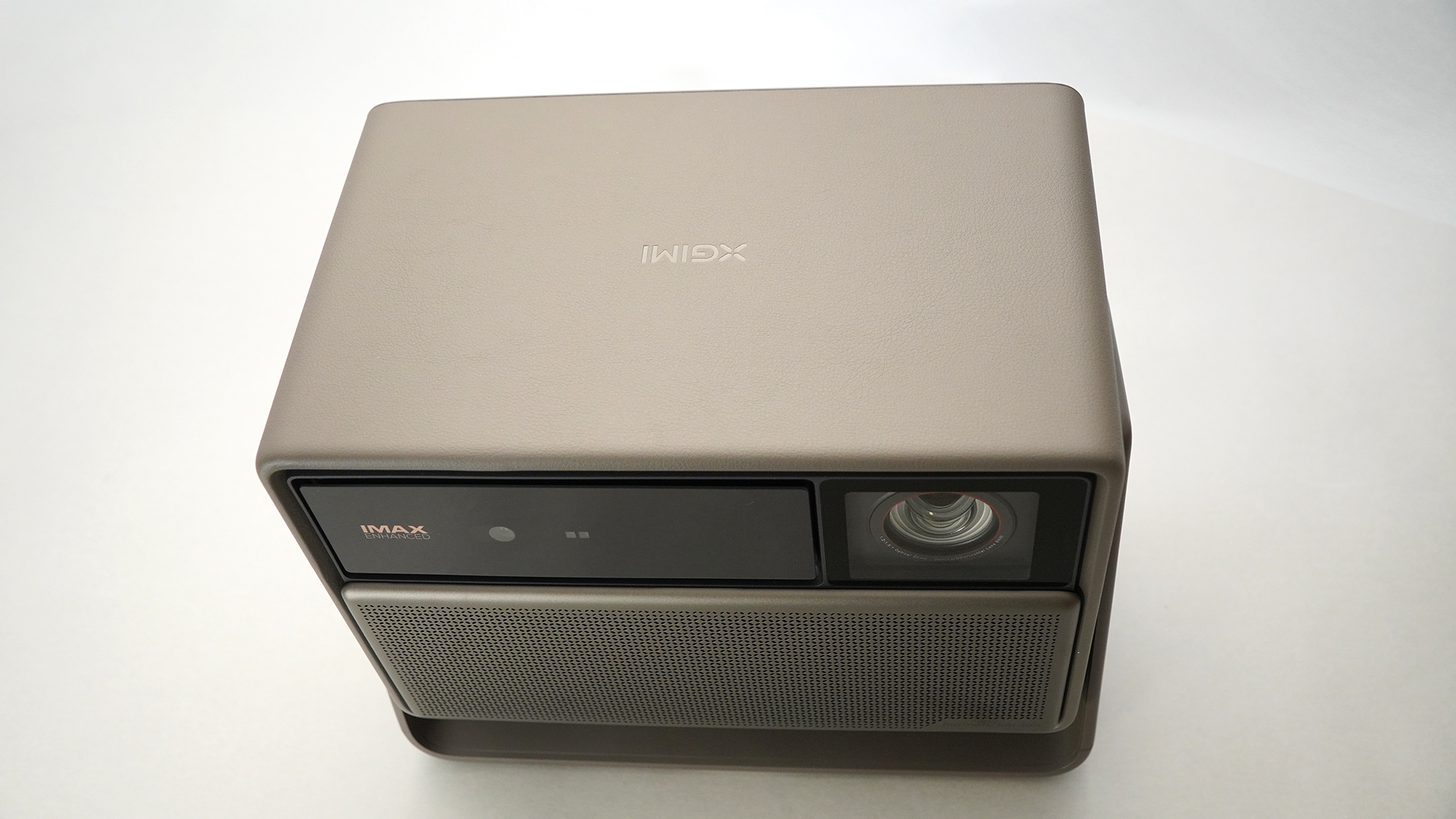 上面にはXGIMIの刻印が刻まれている