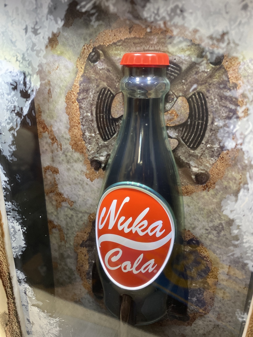 ヌカ・コーラ部分には液体は入っていないものの、よほど至近で見ない限り入っているように見える