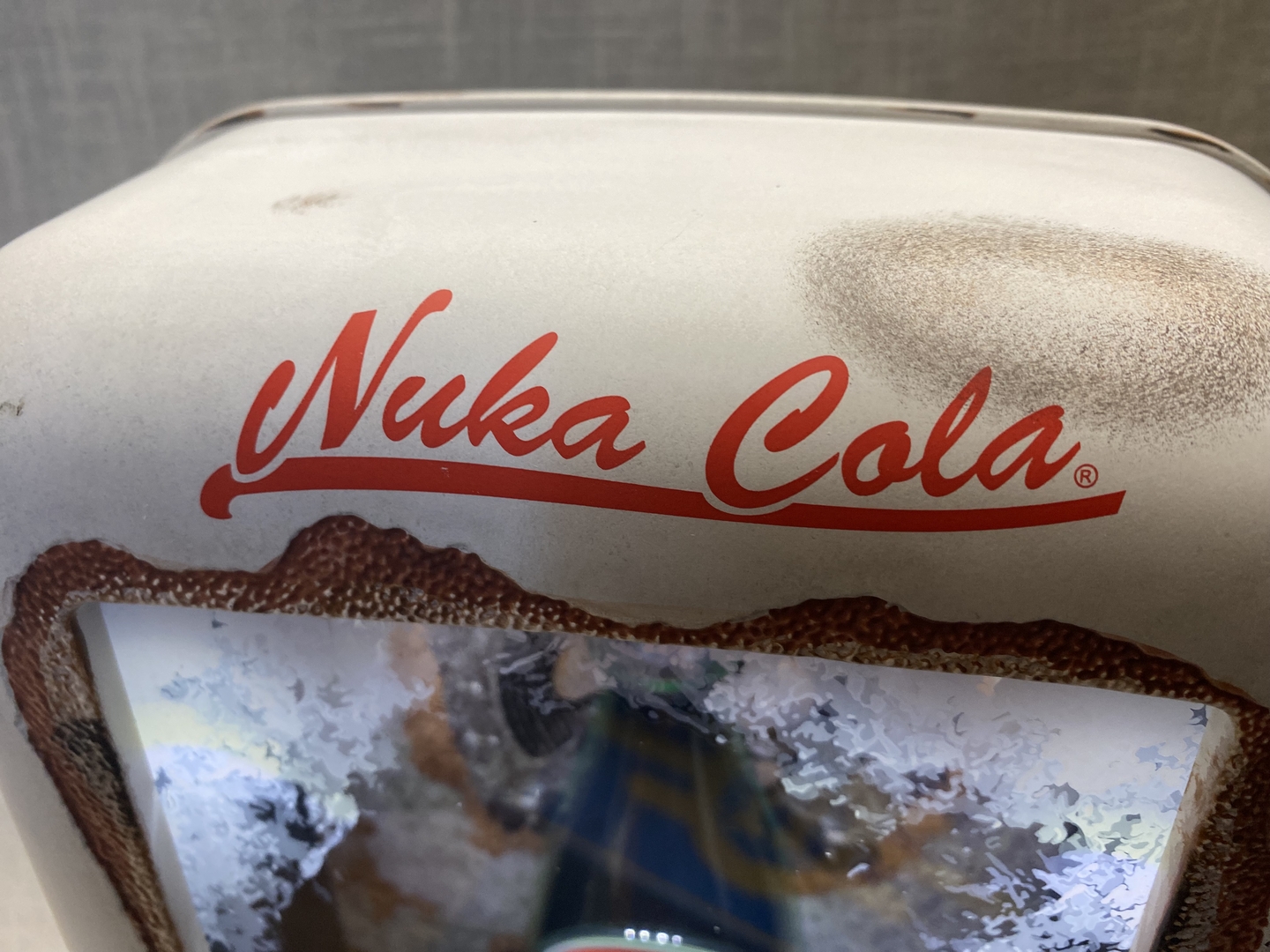 錆など風化した雰囲気が丁寧に表現されている。氷結しているような塗装もリアルだ