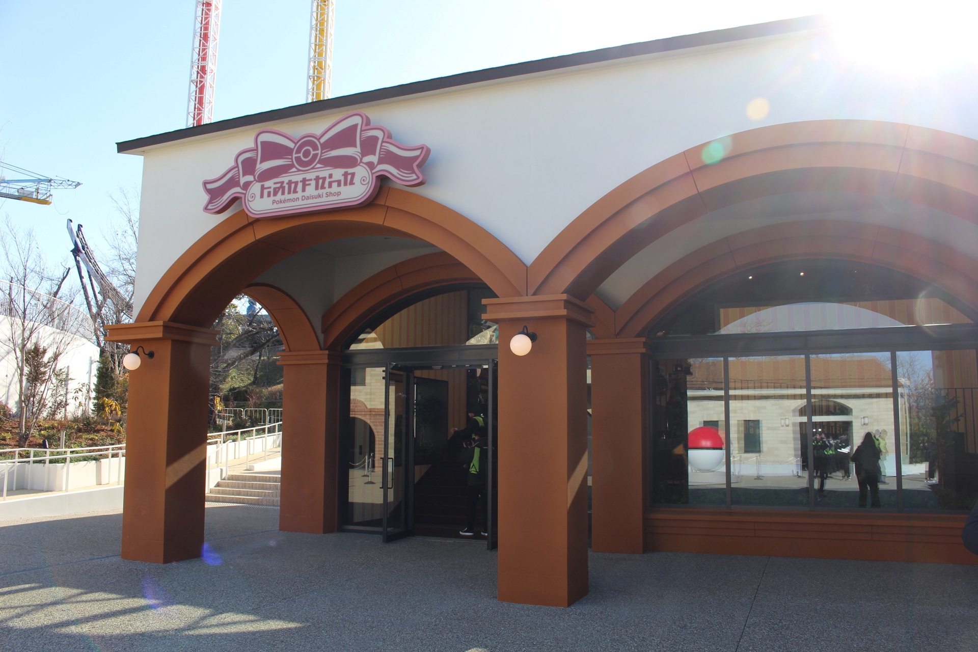 「ポケモンだいすきショップ」。入場にはポケパーク カントーのチケットのほか、公式アプリから取得できる整理券が必要だ