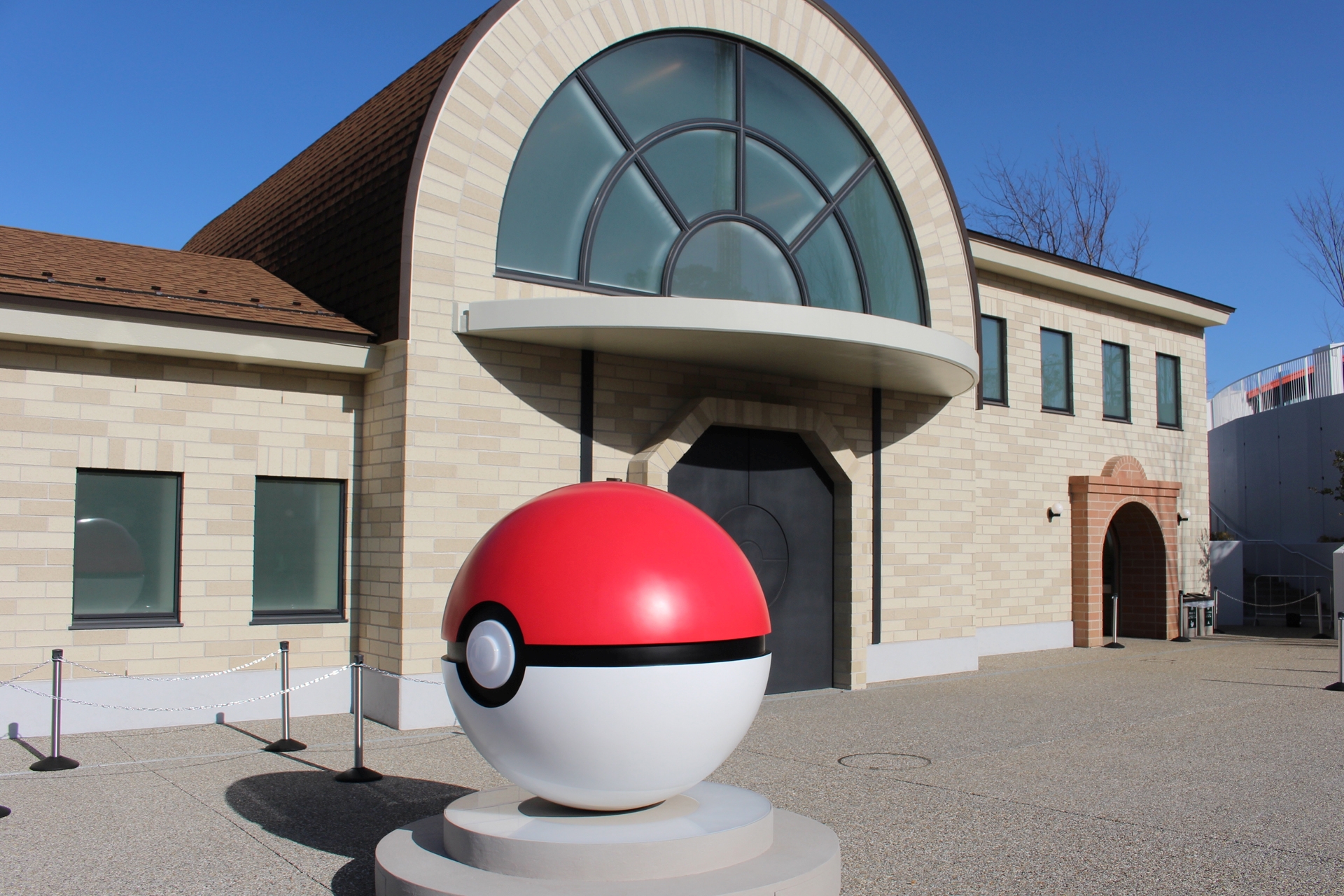 「セッコク博士研究所」は、ポケモンフォレストへの入場口となっている