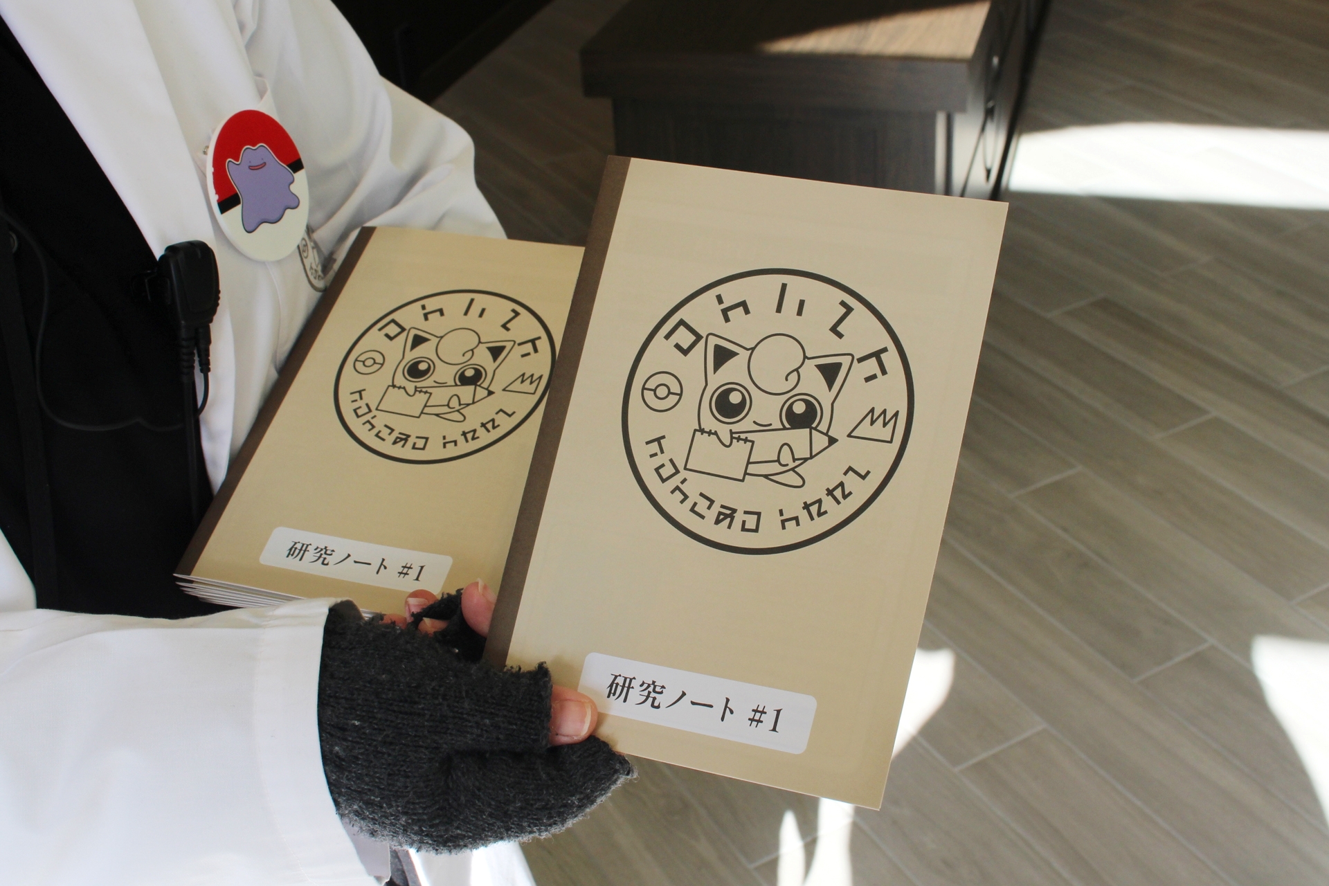 セッコク博士の相棒ポケモンのプリンが表紙の研究ノートには、ポケモンフォレストに住むポケモンの生態が記録されている。中身は見てのお楽しみ