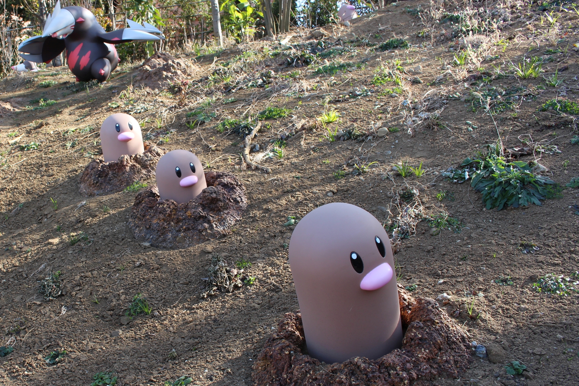 ディグダをはじめとする“じめん”タイプのポケモンが生息する「ディグダもくどう」。そこここにポケモンが空けた穴が空いている