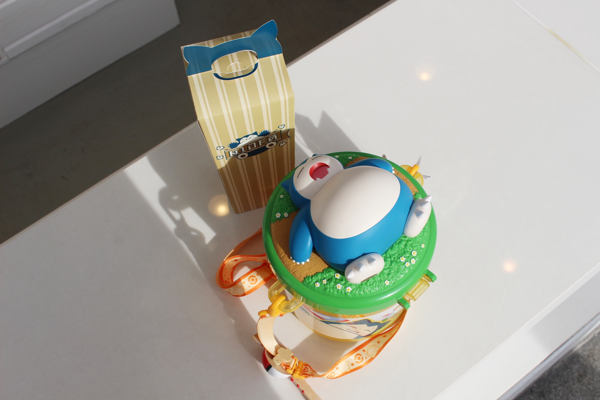 トレーナーズマーケットのワゴンでは、ここでしか買えない「カビゴンのポップコーンバケット」を販売