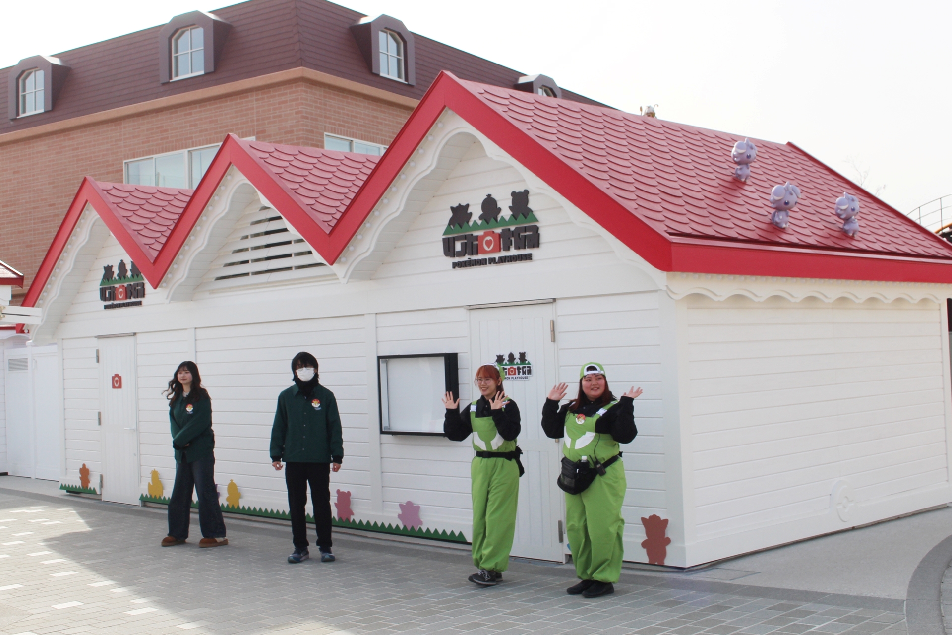 日替わりで登場するポケモンのグリーティングを楽しめる「ポケモンふれあいハウス」。どのポケモンに出会えるかはお楽しみで、入場には整理券が必要だ