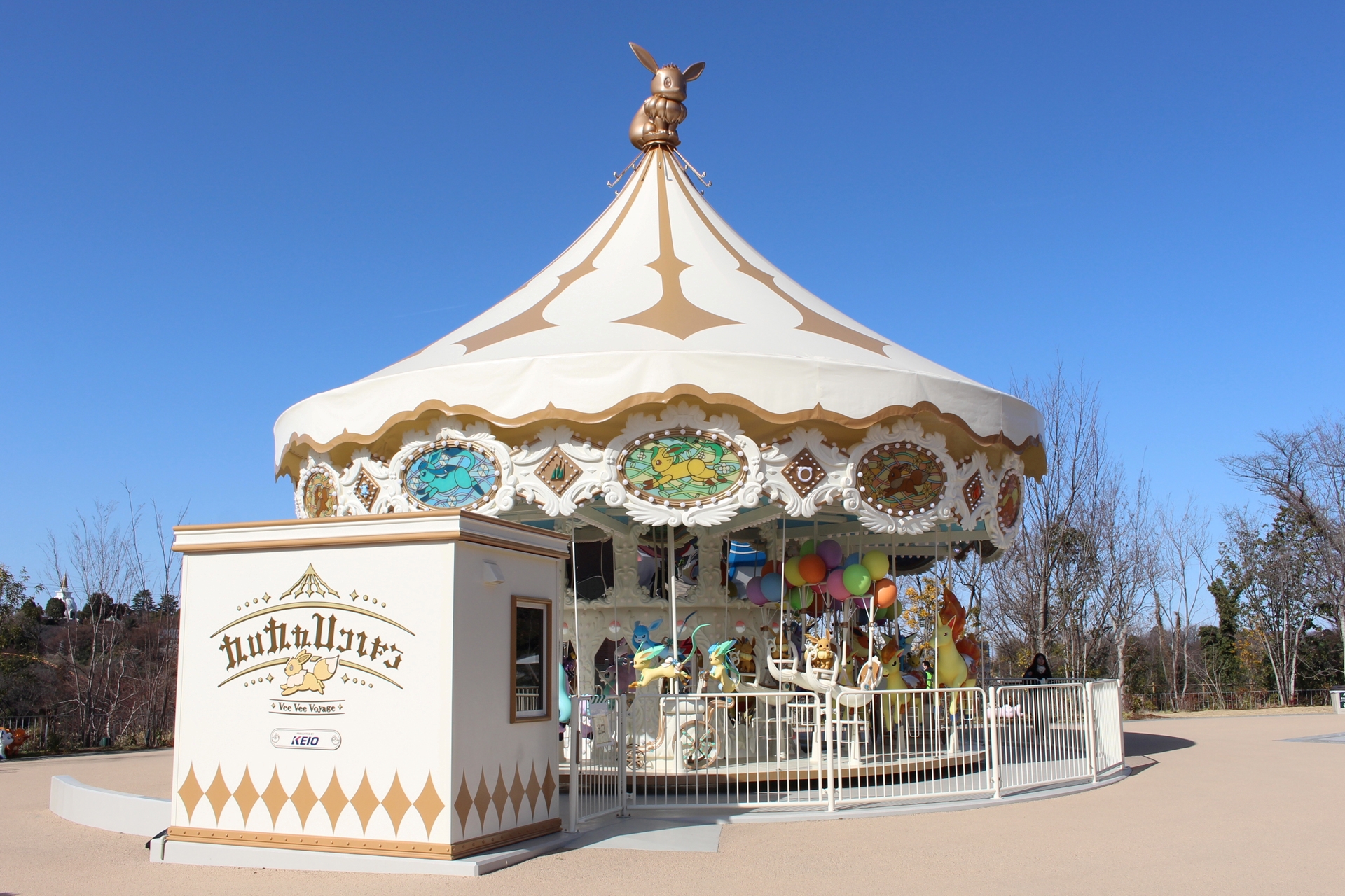 イーブイとその進化系ポケモン達と一緒に旅する「ブイブイヴォヤージュ」。装飾の美しさに目を奪われる