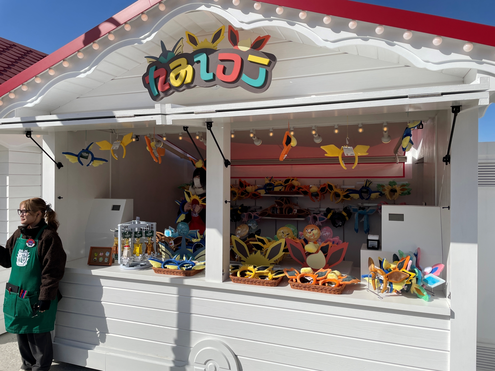 「カヤツリタウン」のマーケットではグッズやフード・ドリンクの買い物ができる