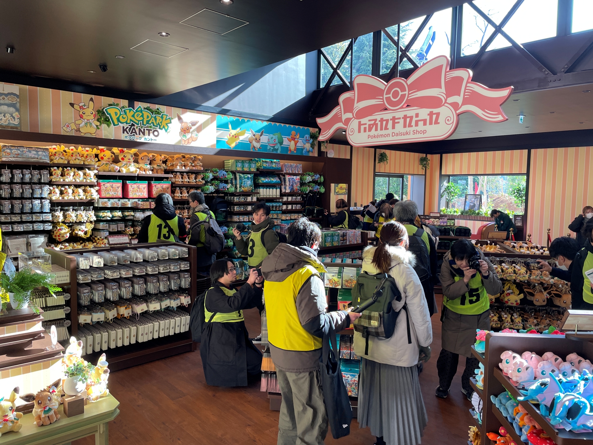 エントランス付近にある「ポケモンだいすきショップ」。入場には公式アプリでの事前エントリーが必要