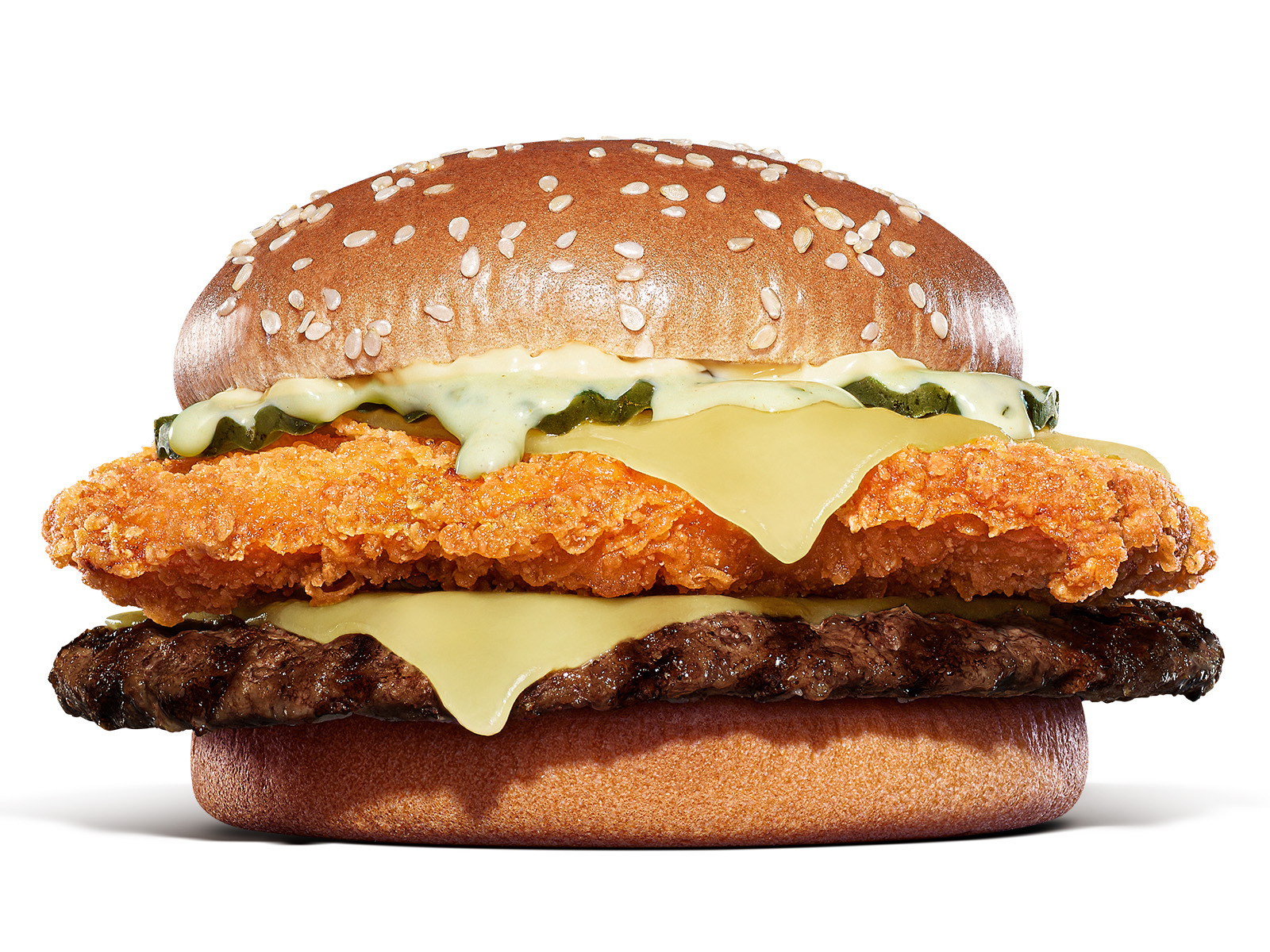 チキン＆ビーフ ビッグマウスホワイトバーガー（単品1,140円、セット1,440円）