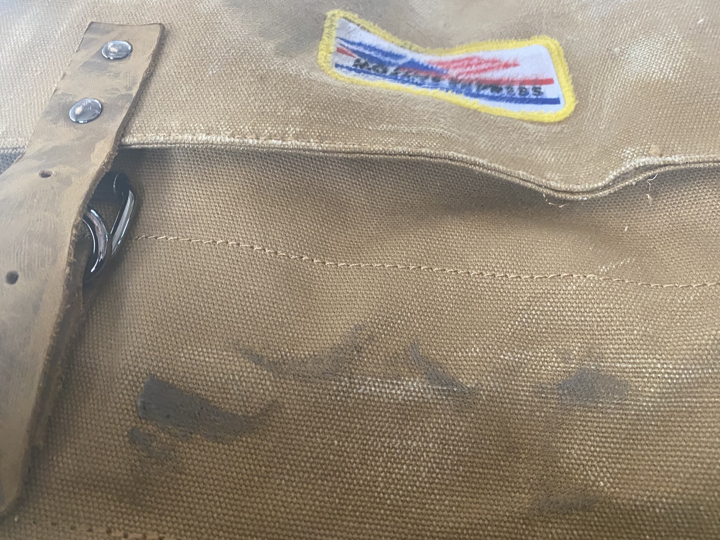 汚したい箇所にガッツリと付着させる