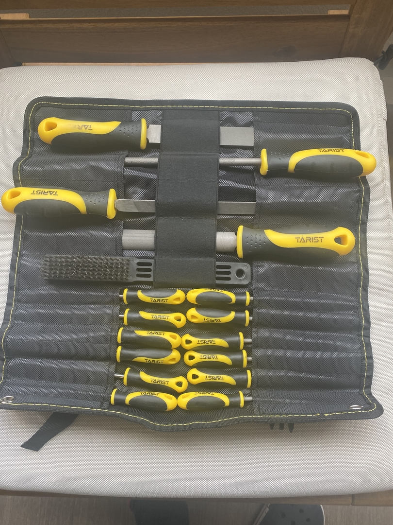 金属ヤスリはセットを買っておくと色々なものに対応できるので便利だと思う