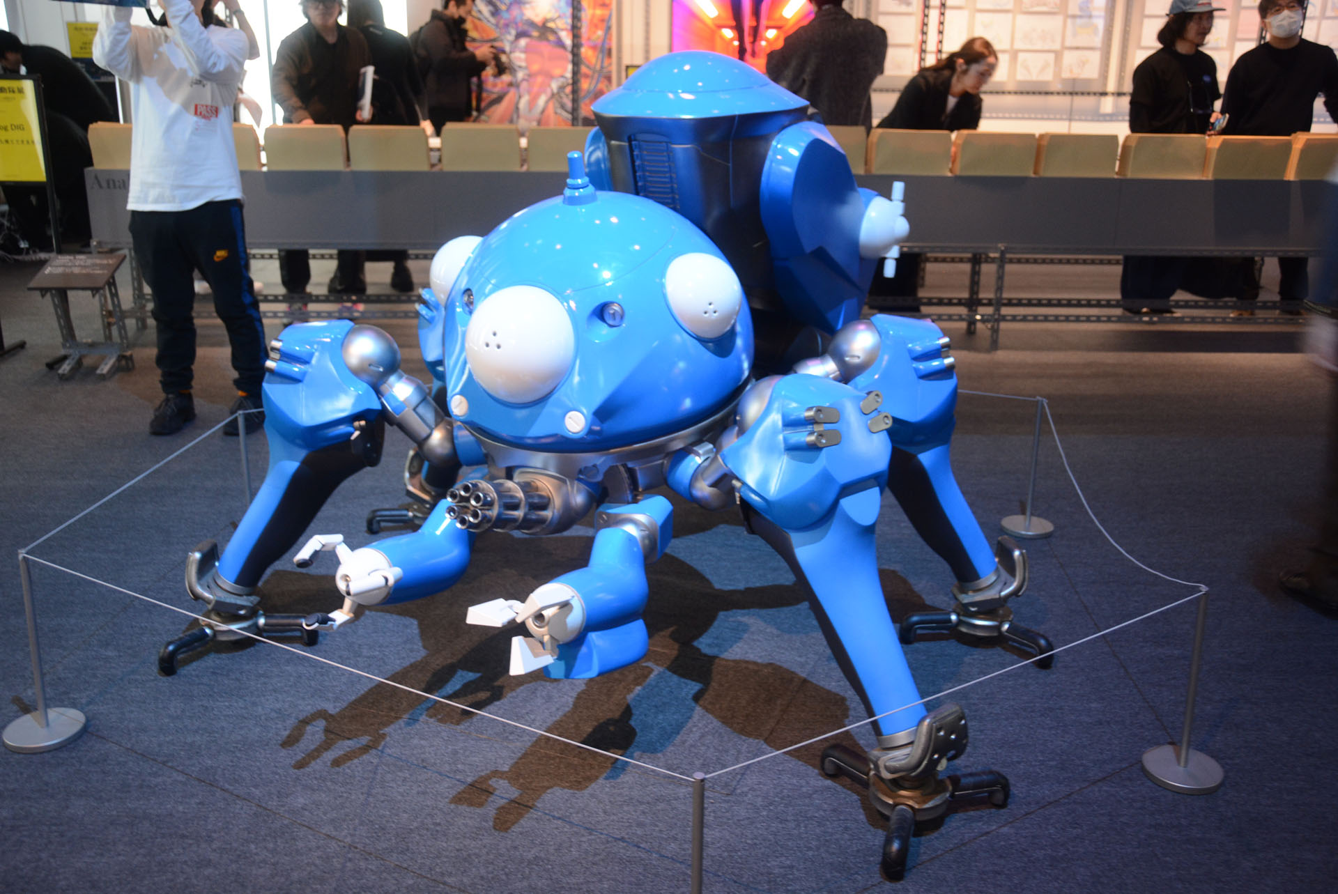 巨大タチコマ立像