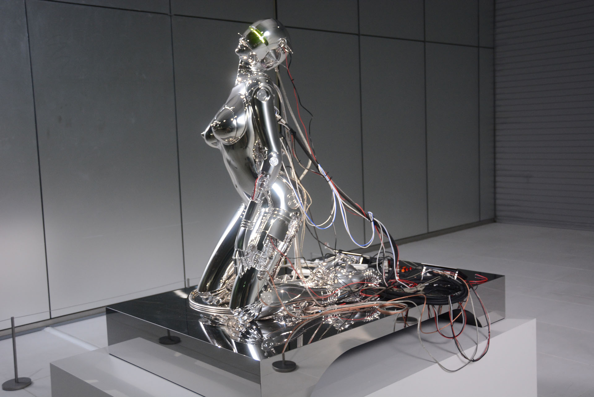 空山基氏による「攻殻機動隊」の草薙素子をモデルに下新作彫像「Sexy Robot_The Ghost in the Shell type1」