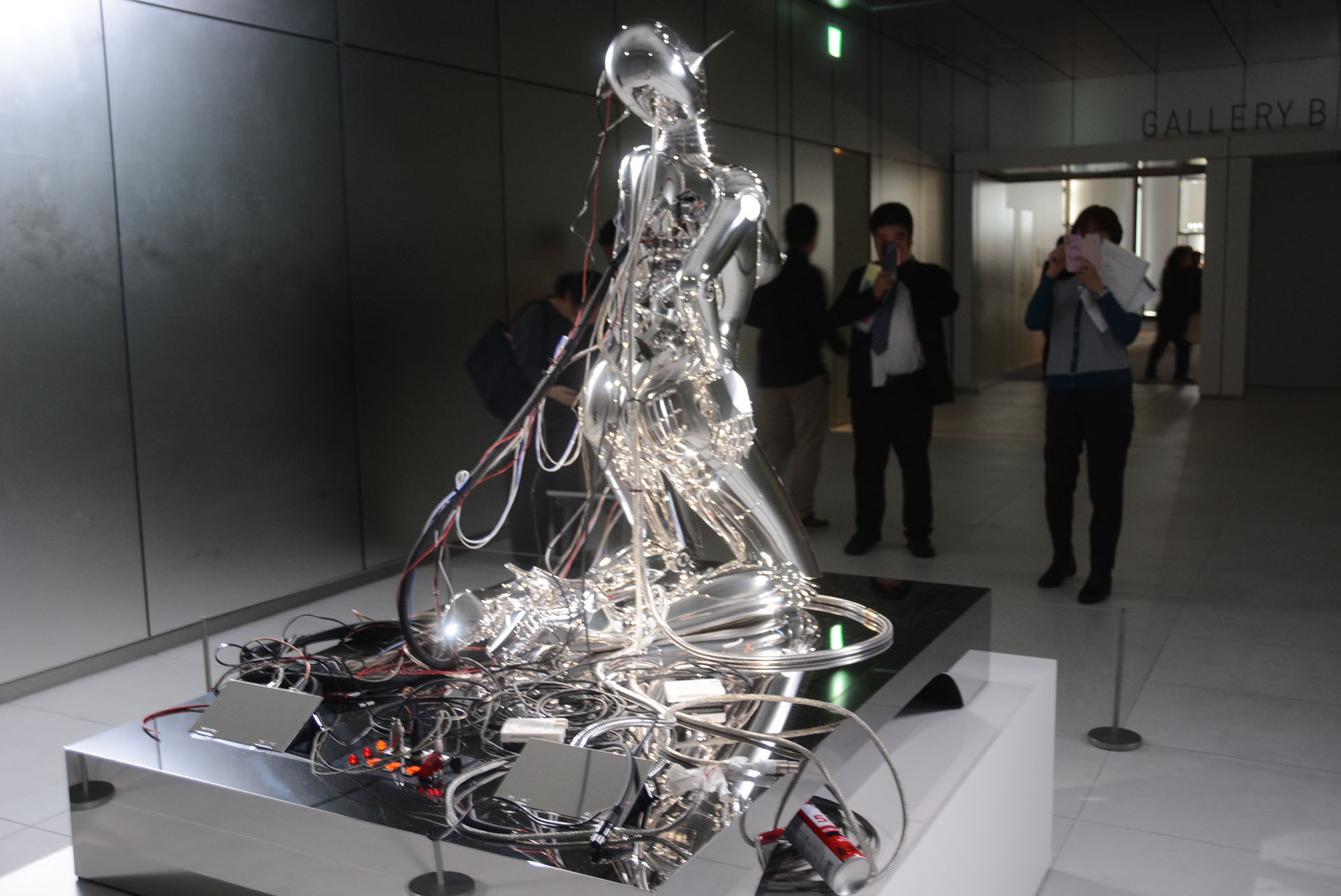 空山基氏による「攻殻機動隊」の草薙素子をモデルに下新作彫像「Sexy Robot_The Ghost in the Shell type1」