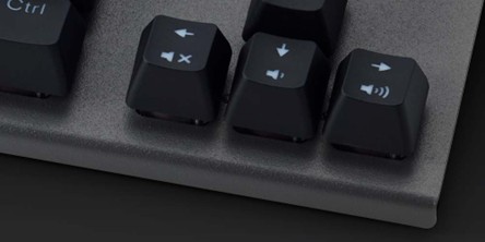 天板はパウダーコーティングを施したダークグレーカラーに変更している