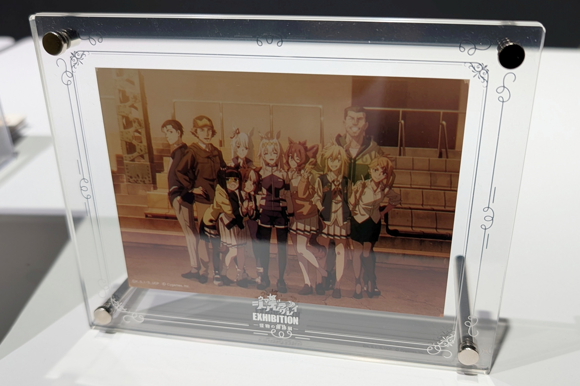 限定グッズ引換券(2,750円)を購入した人には、限定グッズのアクリルフォトフレームとブロマイドのセットも受け取れる。入場券とは別なので注意が必要だ