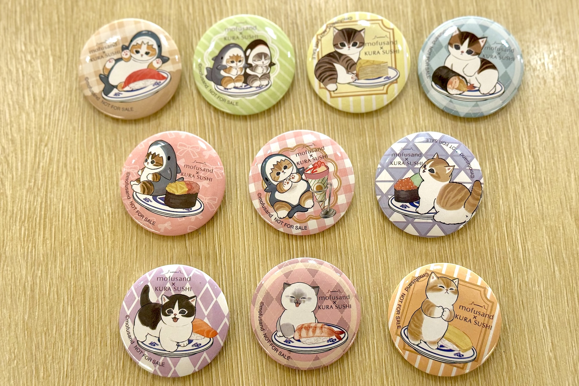 缶バッジは全10種がラインナップ