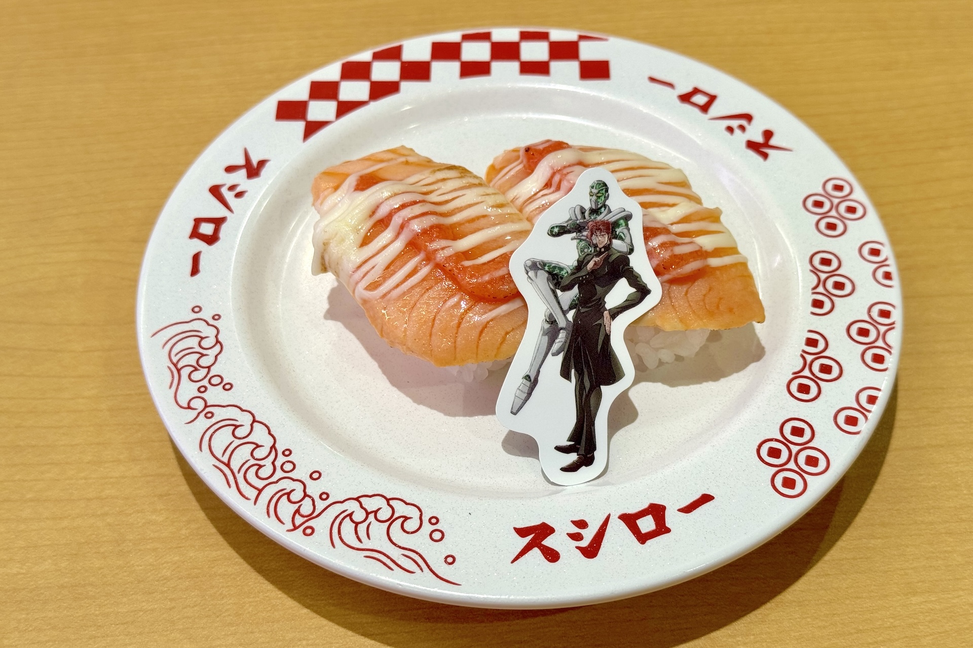 「ジョジョの奇妙な冒険コラボ限定ピック付き サーモン明太子マヨ炙り」 価格：260円〜