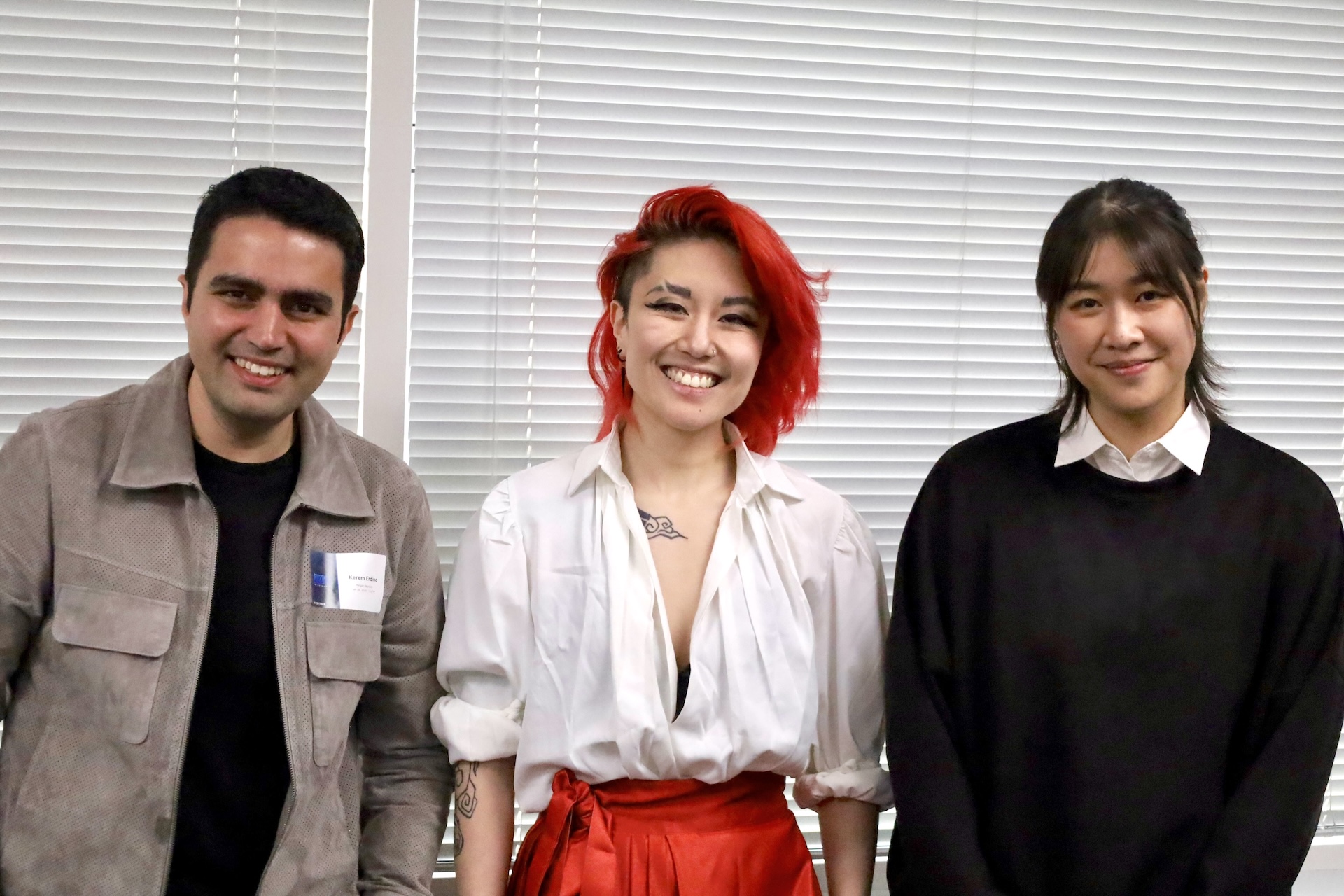 左からKerem Erdinc氏（声優：エムレ役）、Fareeha Yue Andersen氏（声優：アンラン役）、Joshi Zhang氏（ナラティブデザイナー）