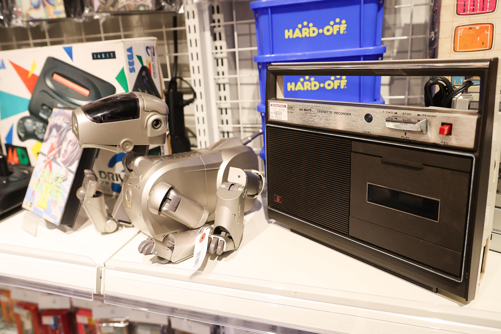 1999年にソニーから発売されたペット型ロボットAIBOの初号機