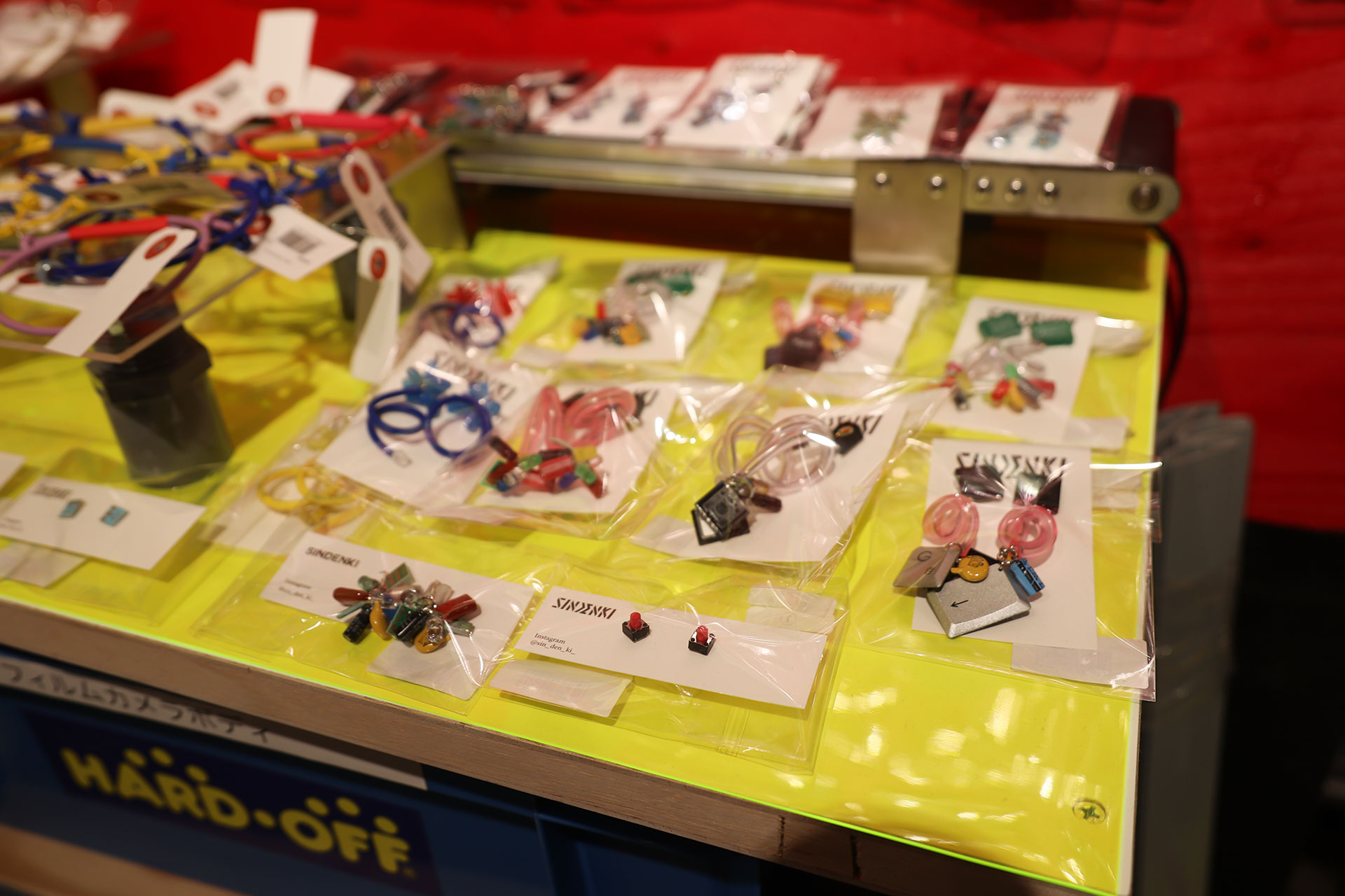 アクセサリーだがよく見るとパーツっぽいところが面白い