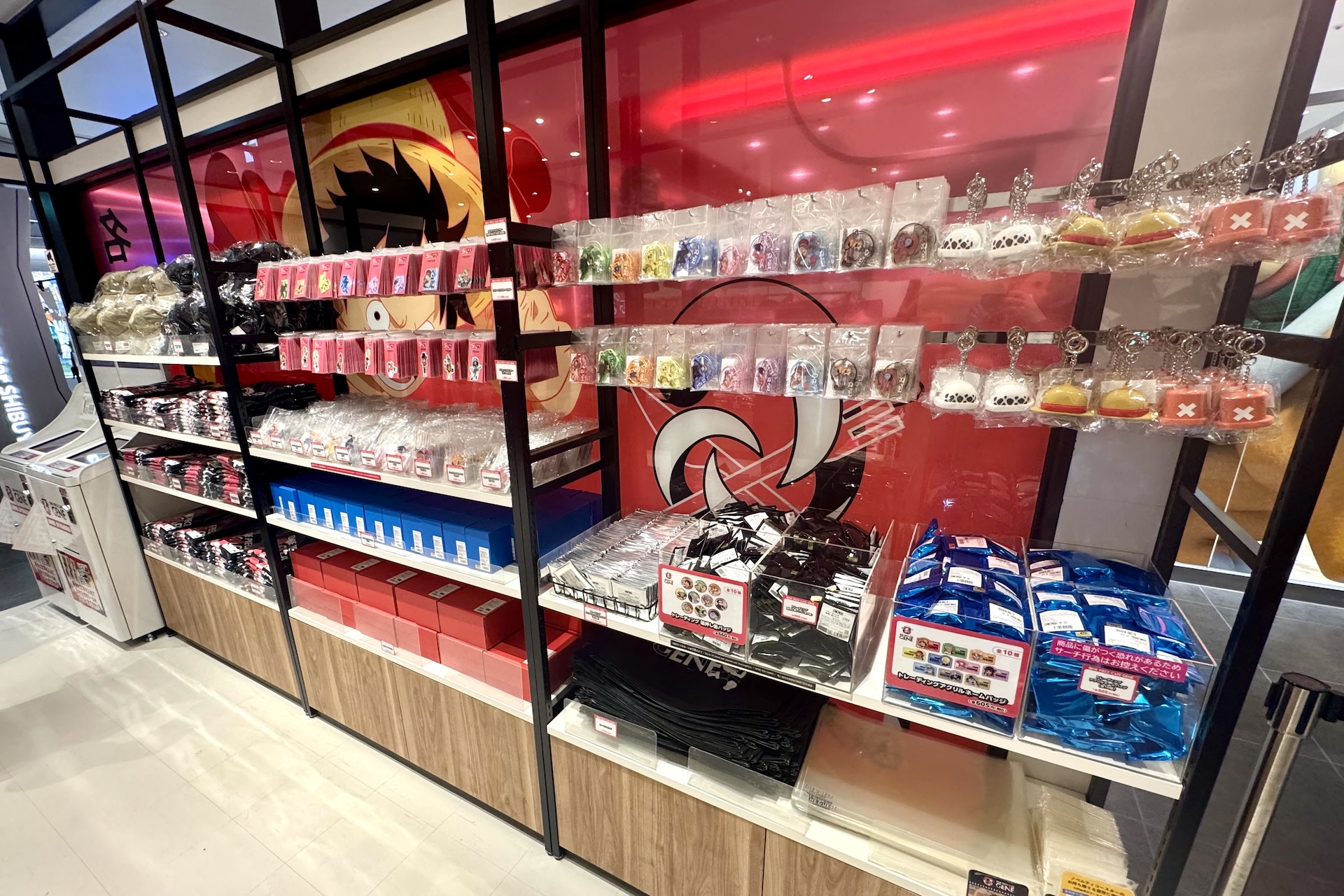 グッズショップの様子。魅力的なアイテムが揃う