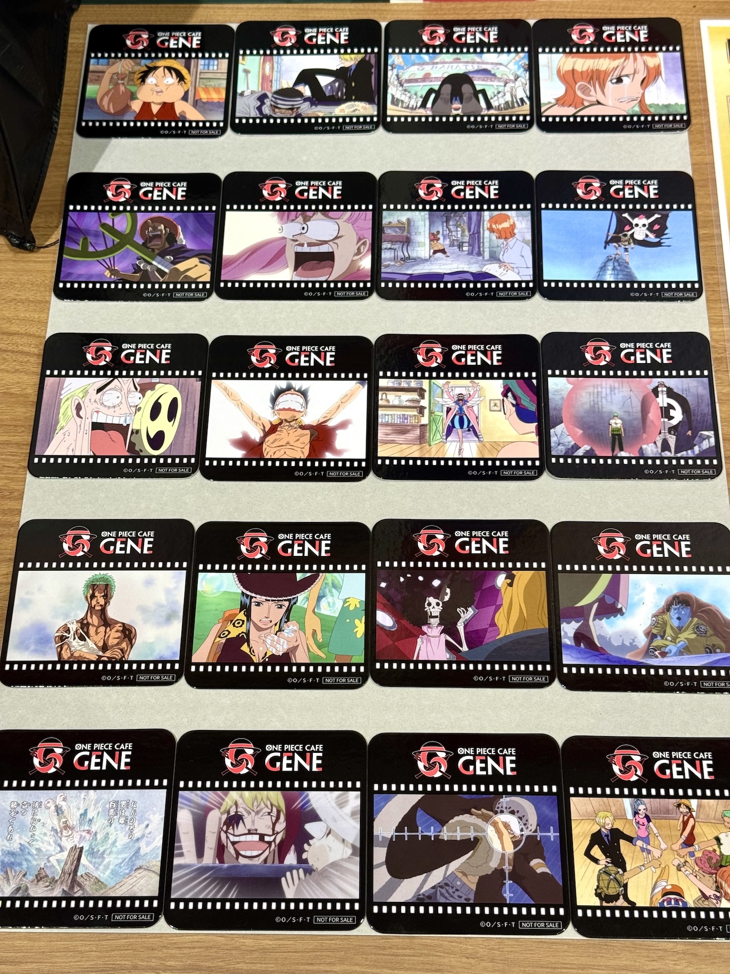 こちらはメニュー注文特典のオリジナルコースター（全20種）。フード・デザート・ドリンク1品につき1枚、ランダムでプレゼントされる