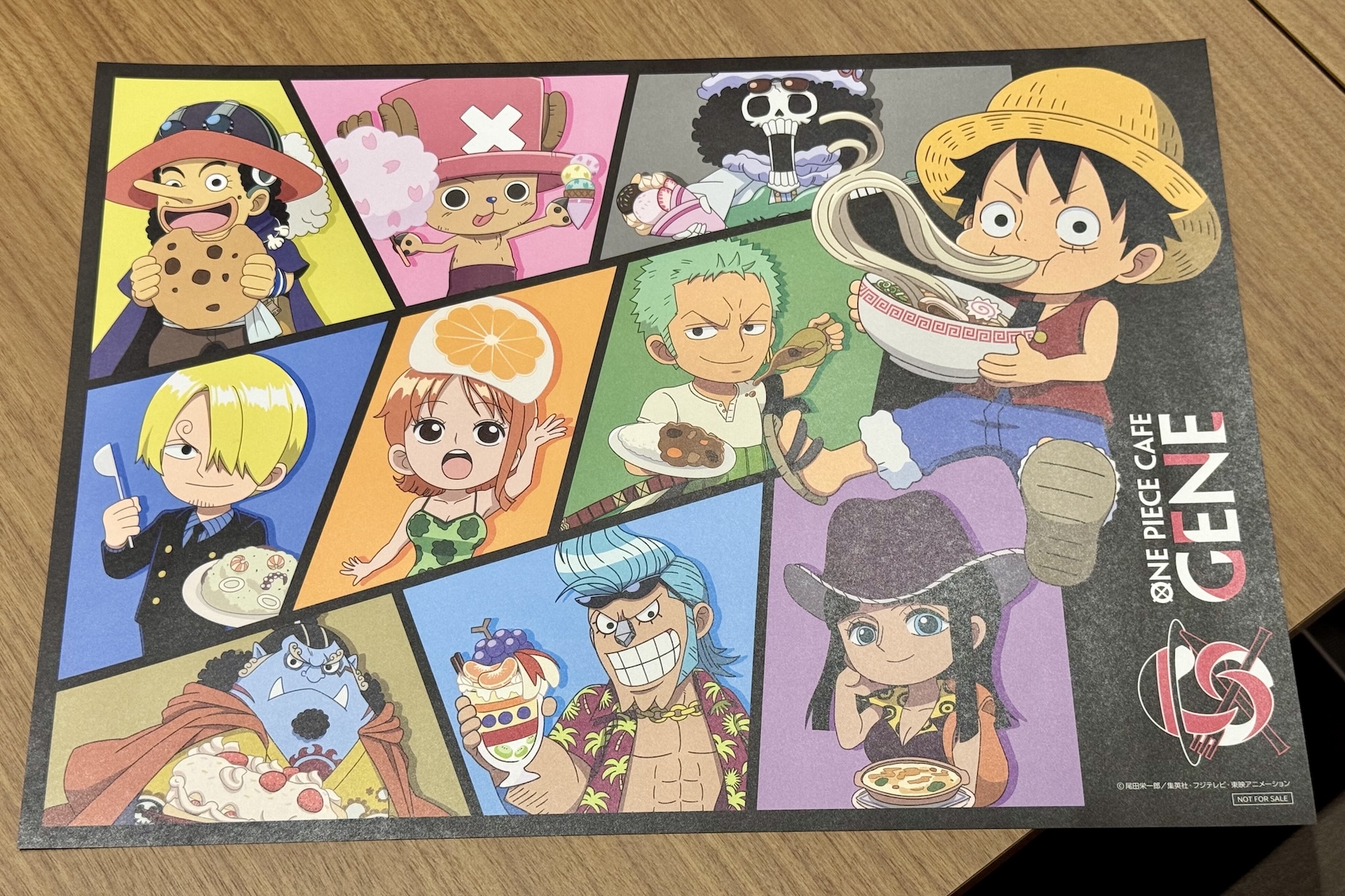 カフェ利用者の来店特典としてオリジナルランチョンマット（全2種）が用意されている