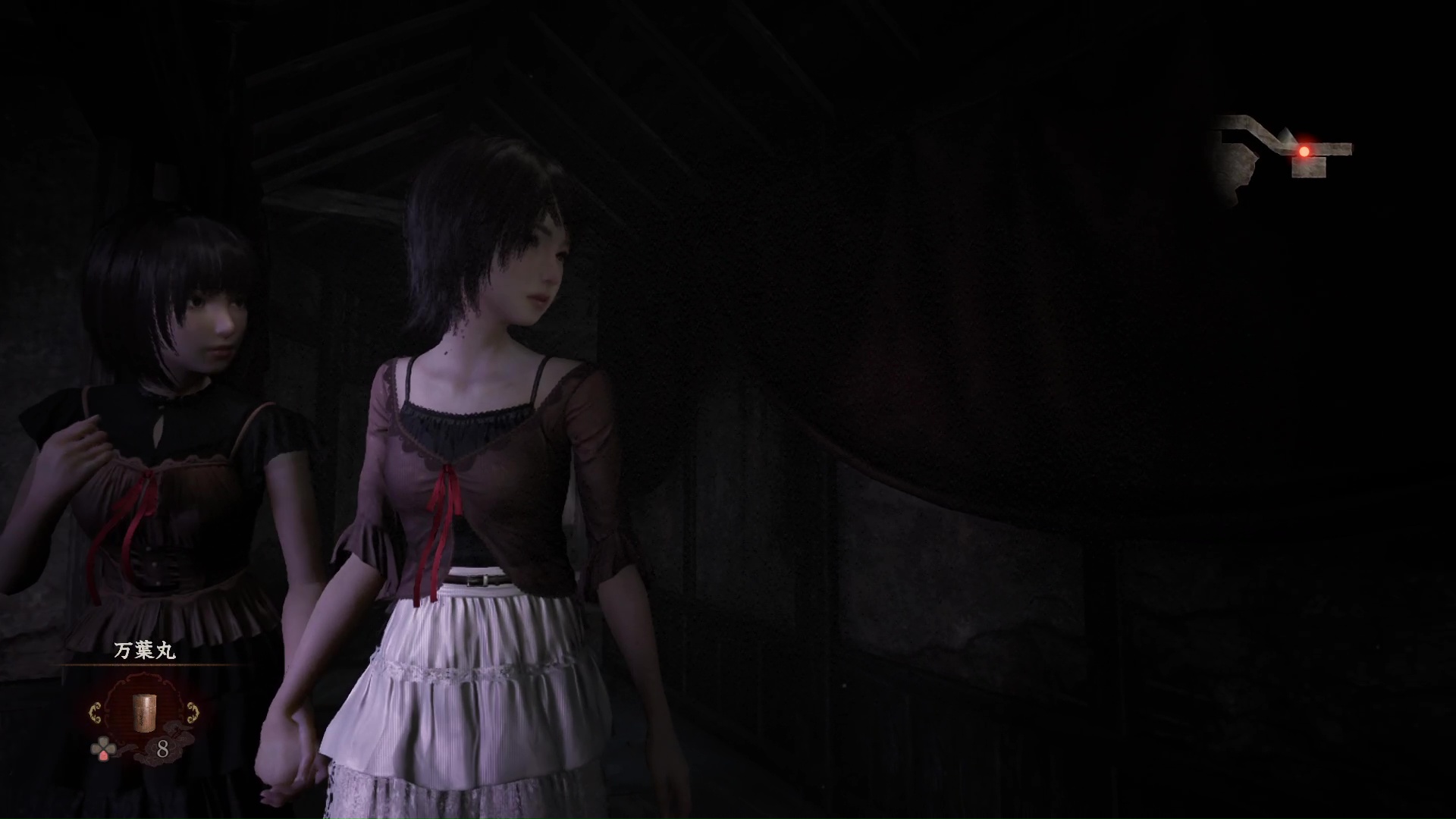 手を繋ぐことで、歩くのが遅い繭を置いていくこと無く行動できる