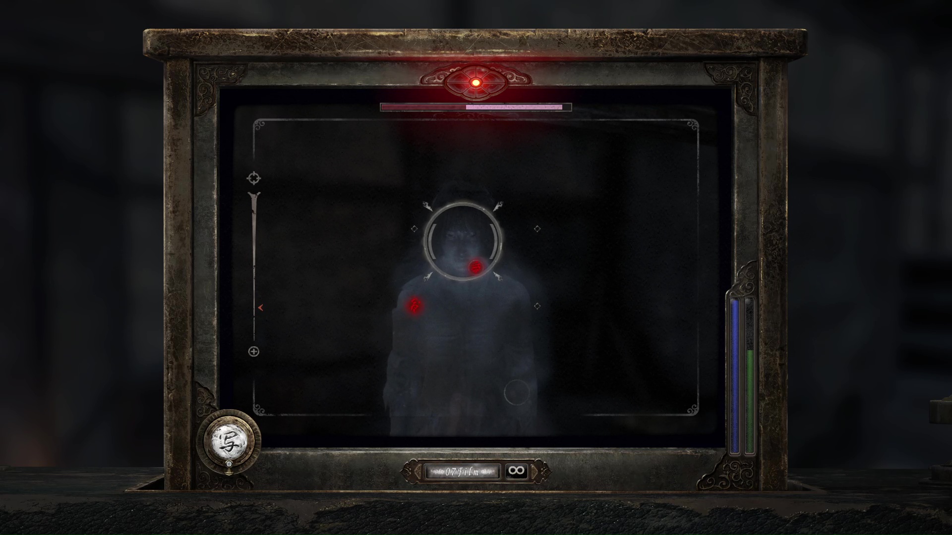 シリーズ通しての重要アイテム「射影機」。謎解きや戦闘など、あらゆる場面で活躍する