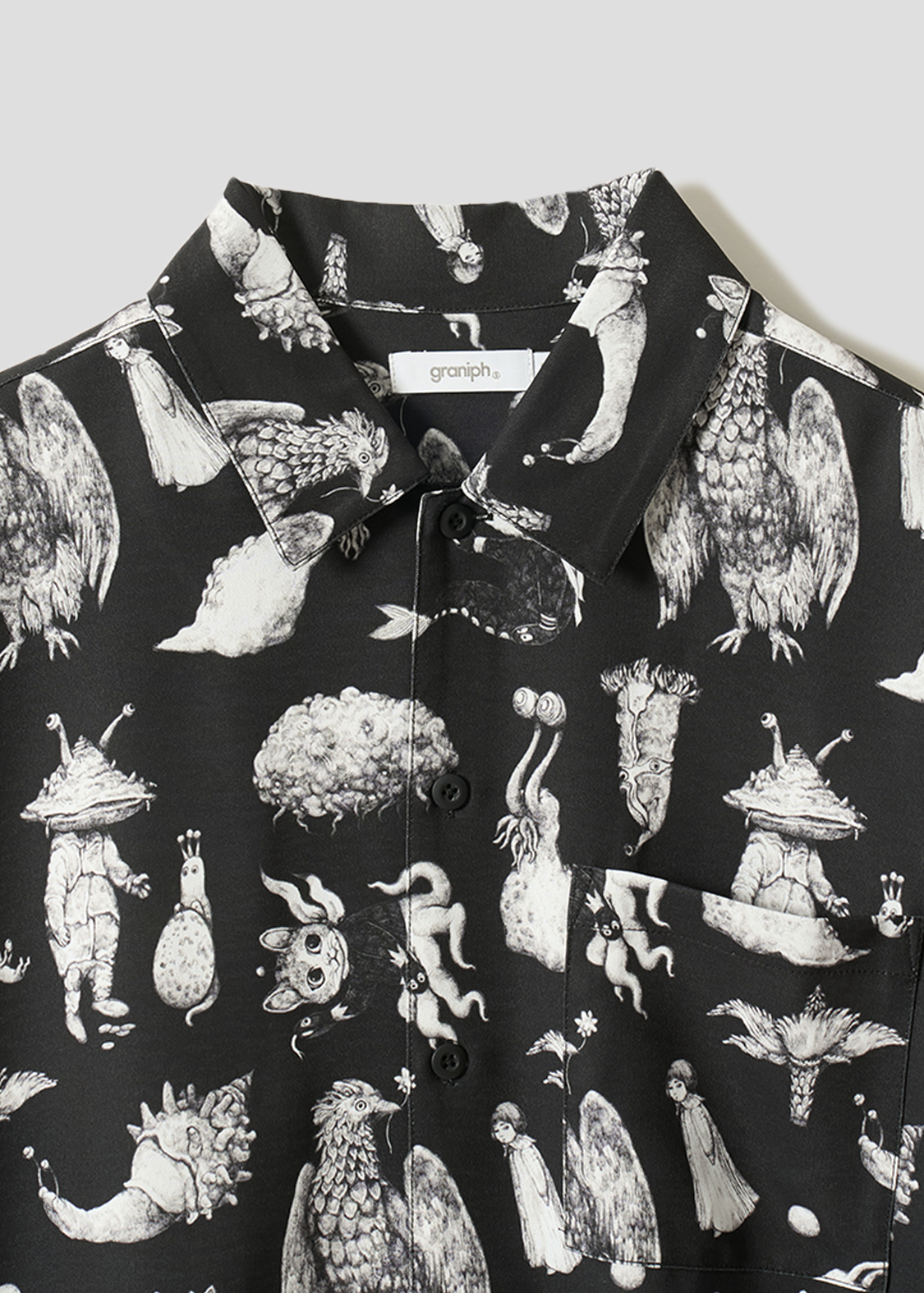 「ウルトラQ(drawn by ヒグチユウコ)｜ビッグシルエット半袖シャツ」価格：6,900円（追加予約：4月28日以降順次発送）