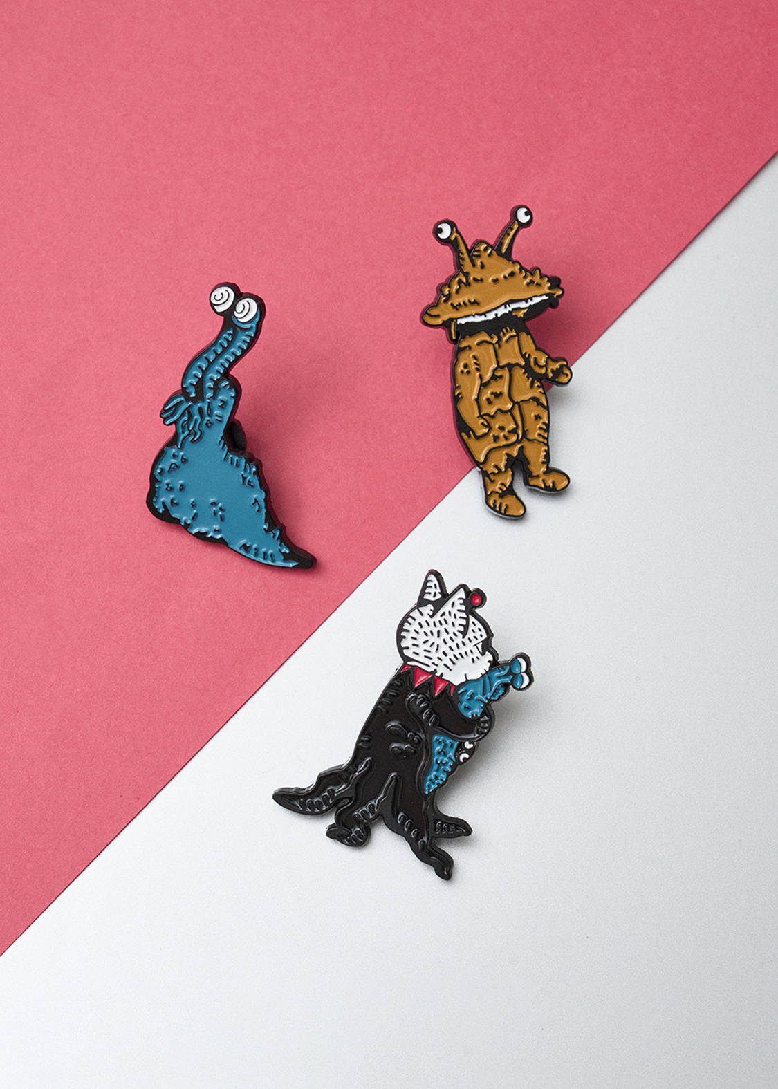 「ナメゴンとカネゴンとギュスターヴくん(drawn by ヒグチユウコ)｜ピンズ3Pセット」価格：3,500円（追加予約：4月28日以降順次発送）