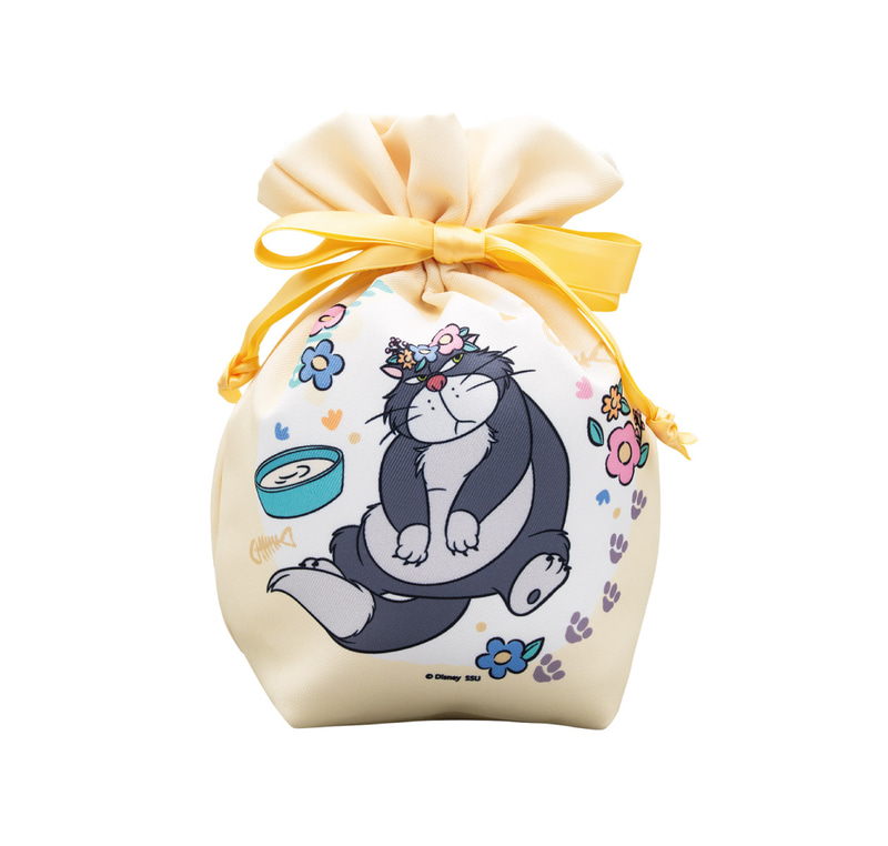 小物入れやバッグインポーチにぴったりなサイズ感で、柔らかい素材の巾着ポーチ。サイズ：約23×24×12cm（幅×高さ×奥行）