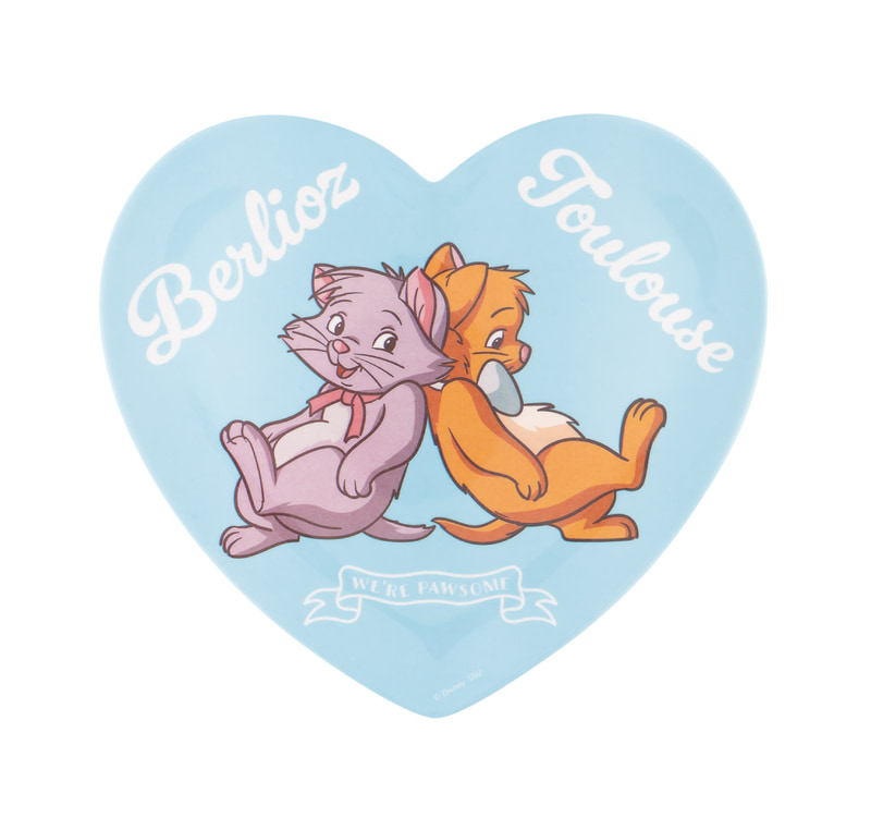 スイーツを盛り付けたり、アクセサリートレーとしても使える実用的なアイテム。サイズ：約15×15cm（幅×高さ）、ハート型 約17×16cm（幅×高さ）