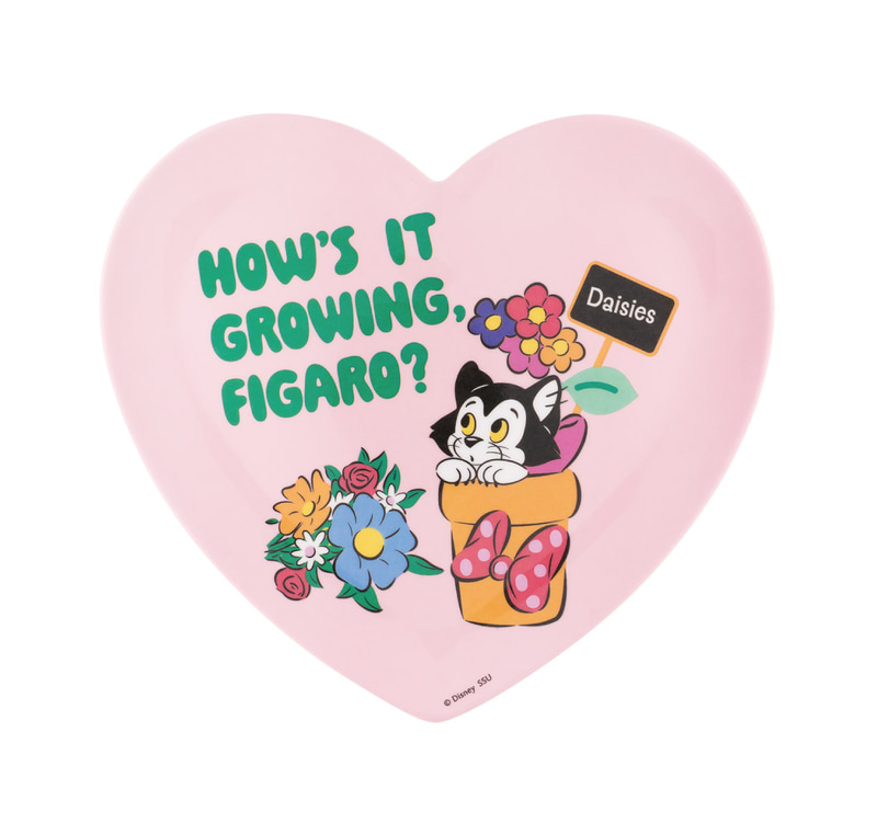 スイーツを盛り付けたり、アクセサリートレーとしても使える実用的なアイテム。サイズ：約15×15cm（幅×高さ）、ハート型 約17×16cm（幅×高さ）