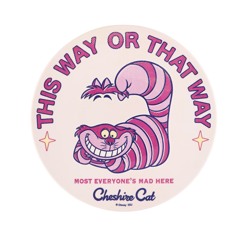 スイーツを盛り付けたり、アクセサリートレーとしても使える実用的なアイテム。サイズ：約15×15cm（幅×高さ）、ハート型 約17×16cm（幅×高さ）