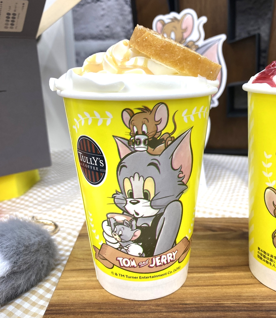 トムとジェリーがふんだんにデザインされた可愛らしいカップで提供される