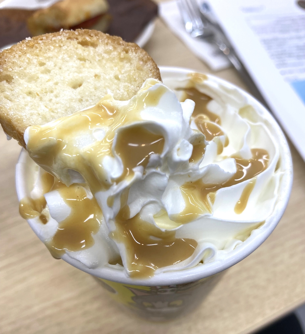 ラスクにホイップを付けて食べるのがオススメ