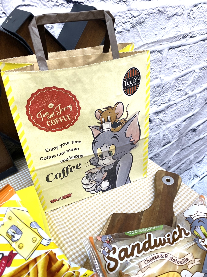 コラボメニューを1点でも注文すると「トムとジェリー」デザインのショッパーがもらえる