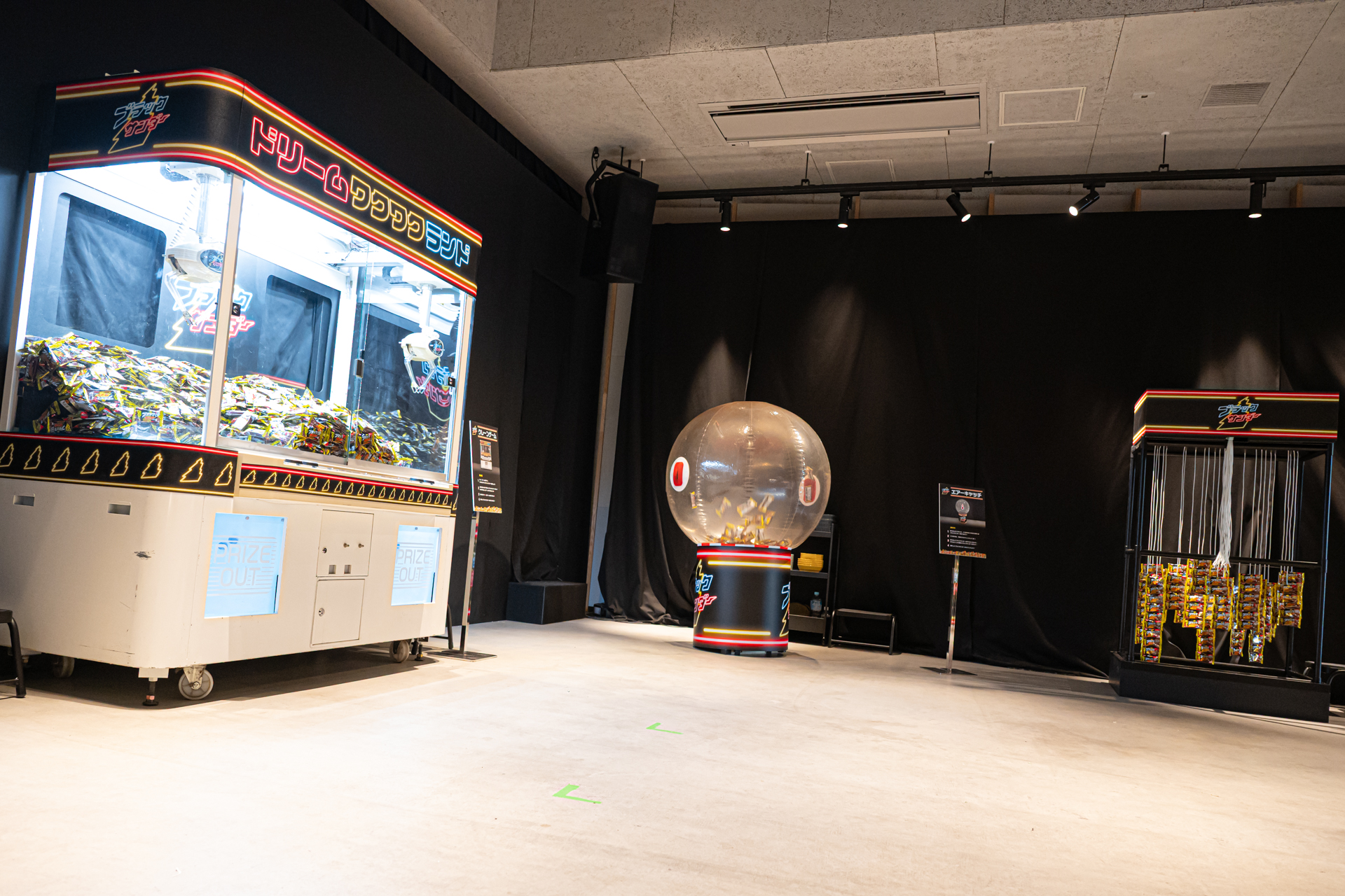 下北沢 ADRIFTに、まるでゲームセンターのような「ブラックサンダー ドリームワクワクランド」が出現！ ノスタルジックなネオンデザインがたまらない……